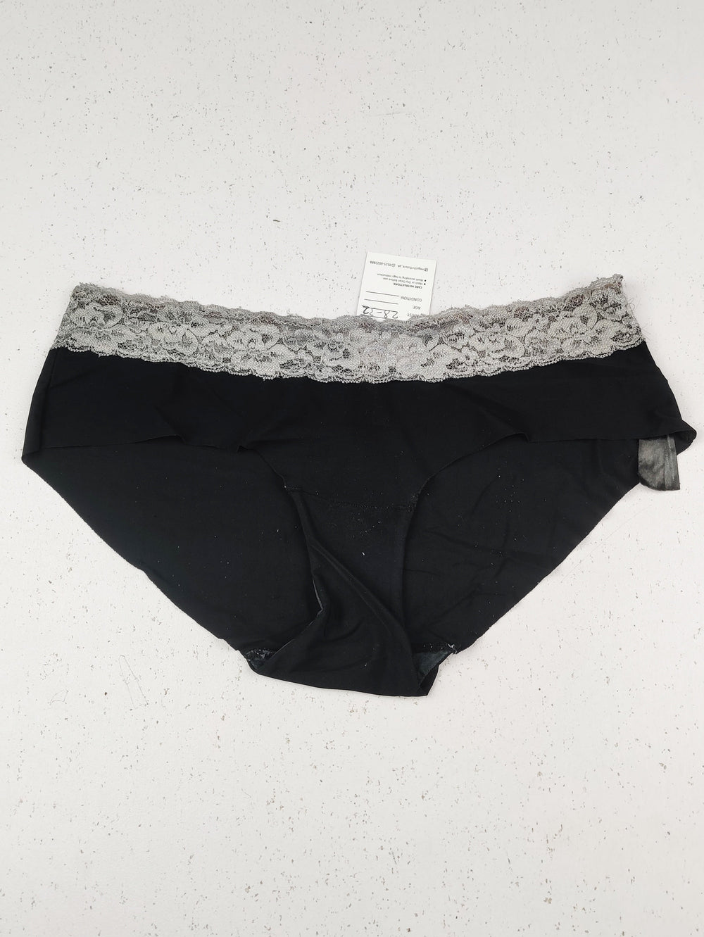 Buy online pre-used pre-loved 100% authentic & Original branded Unknown Brand (PU-2675) available in Pakistan. Top international brands avilable.