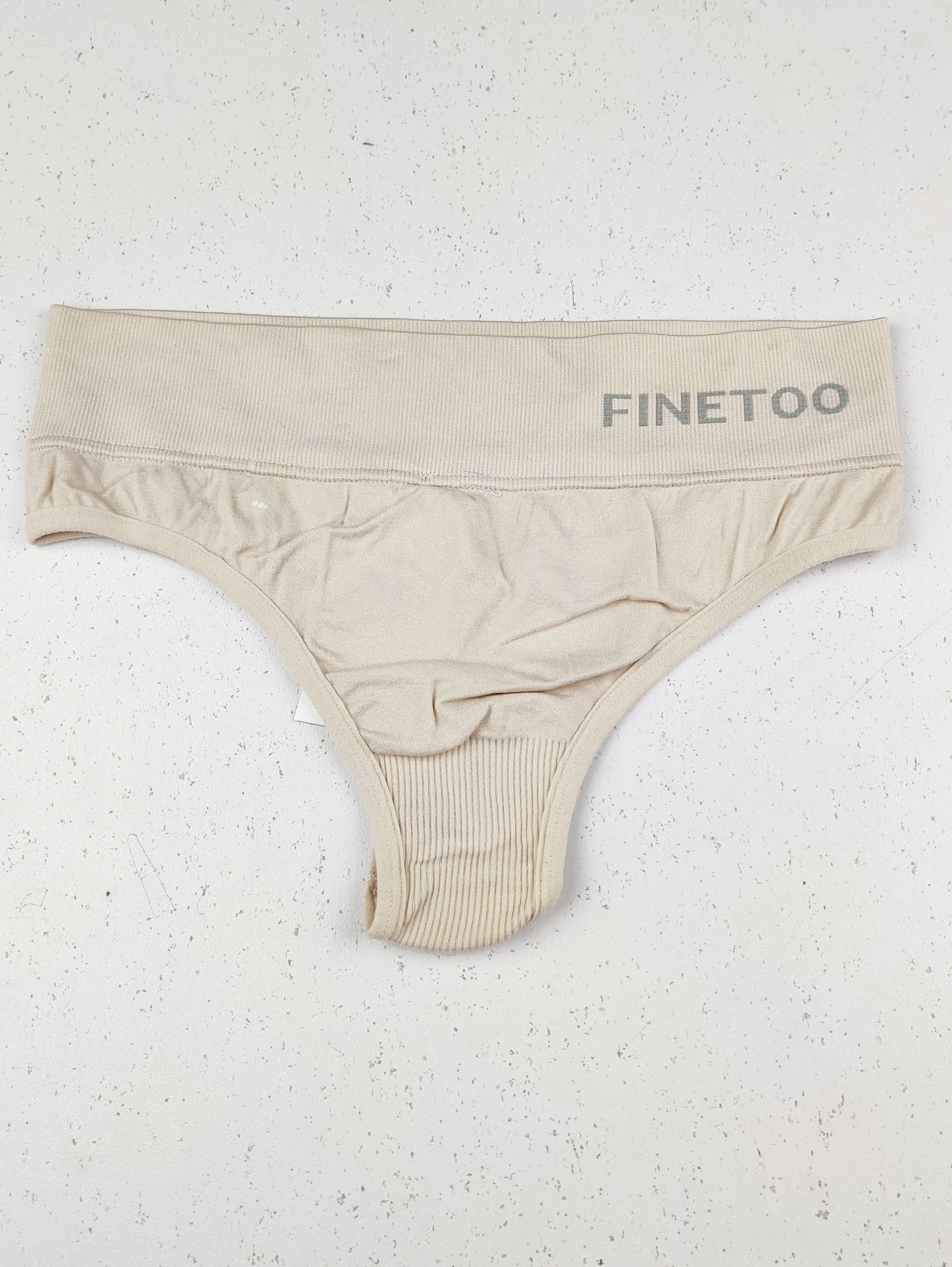 Buy online pre-used pre-loved 100% authentic & Original branded Unknown Brand (PU-2680) available in Pakistan. Top international brands avilable.