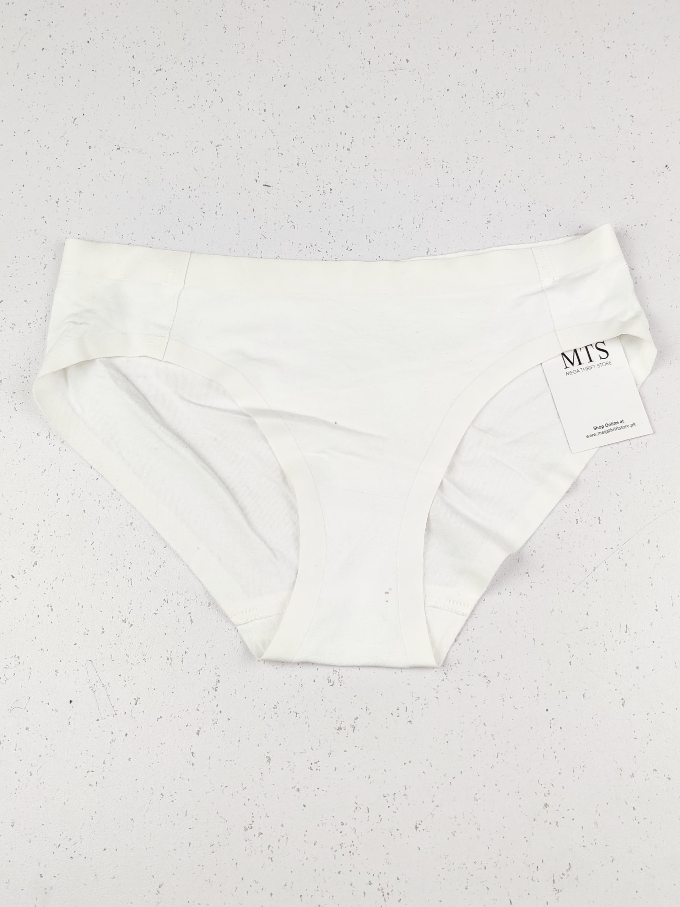 Buy online pre-used pre-loved 100% authentic & Original branded Unknown Brand (PU-2709) available in Pakistan. Top international brands avilable.