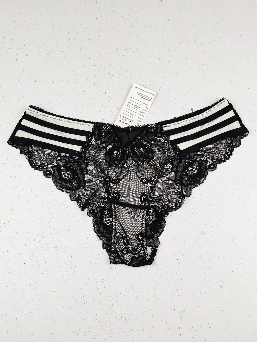 Buy online pre-used pre-loved 100% authentic & Original branded Unknown Brand (PU-2712) available in Pakistan. Top international brands avilable.