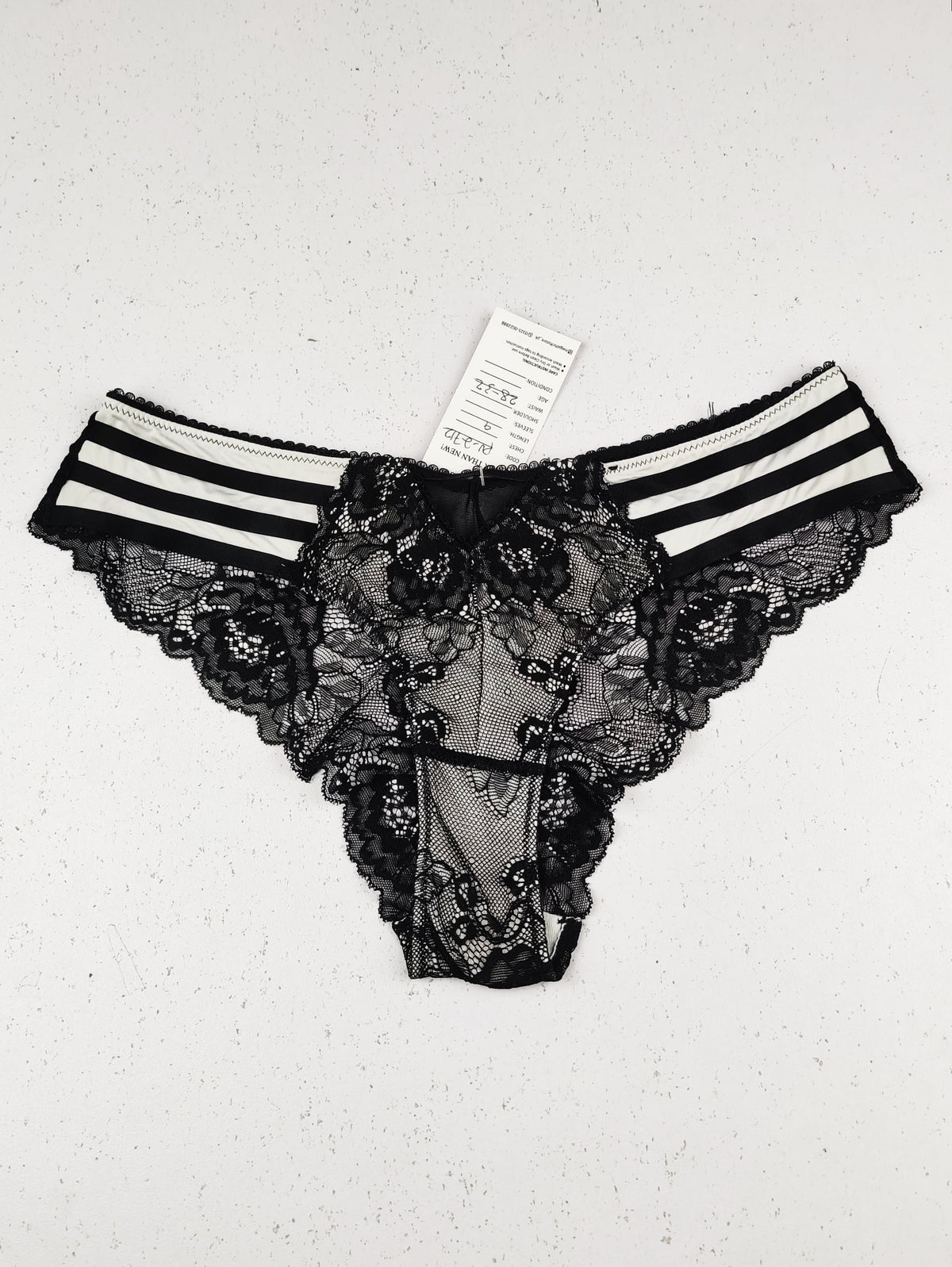 Buy online pre-used pre-loved 100% authentic & Original branded Unknown Brand (PU-2712) available in Pakistan. Top international brands avilable.