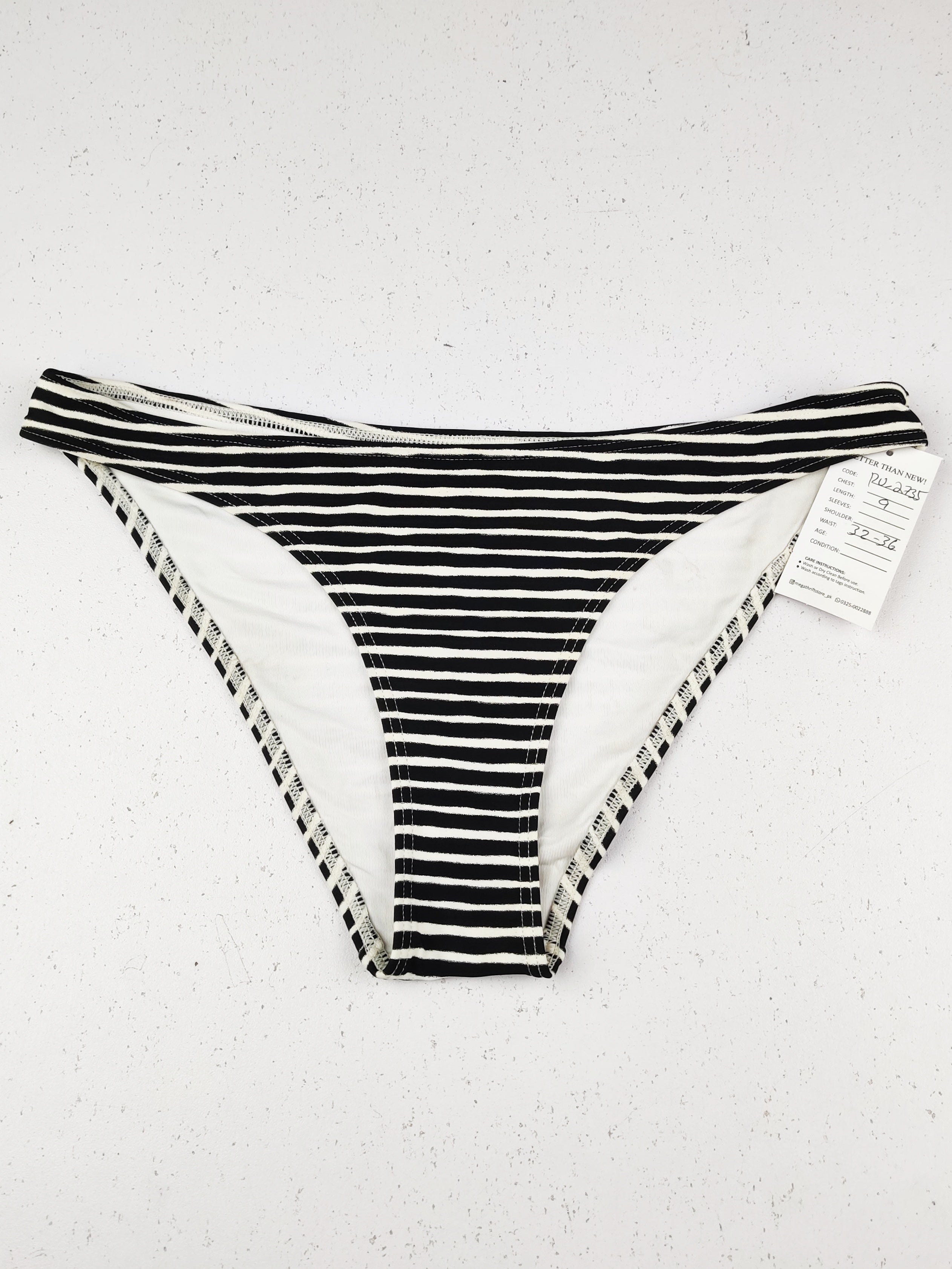 Buy online pre-used pre-loved 100% authentic & Original branded Unknown Brand (PU-2735) available in Pakistan. Top international brands avilable.