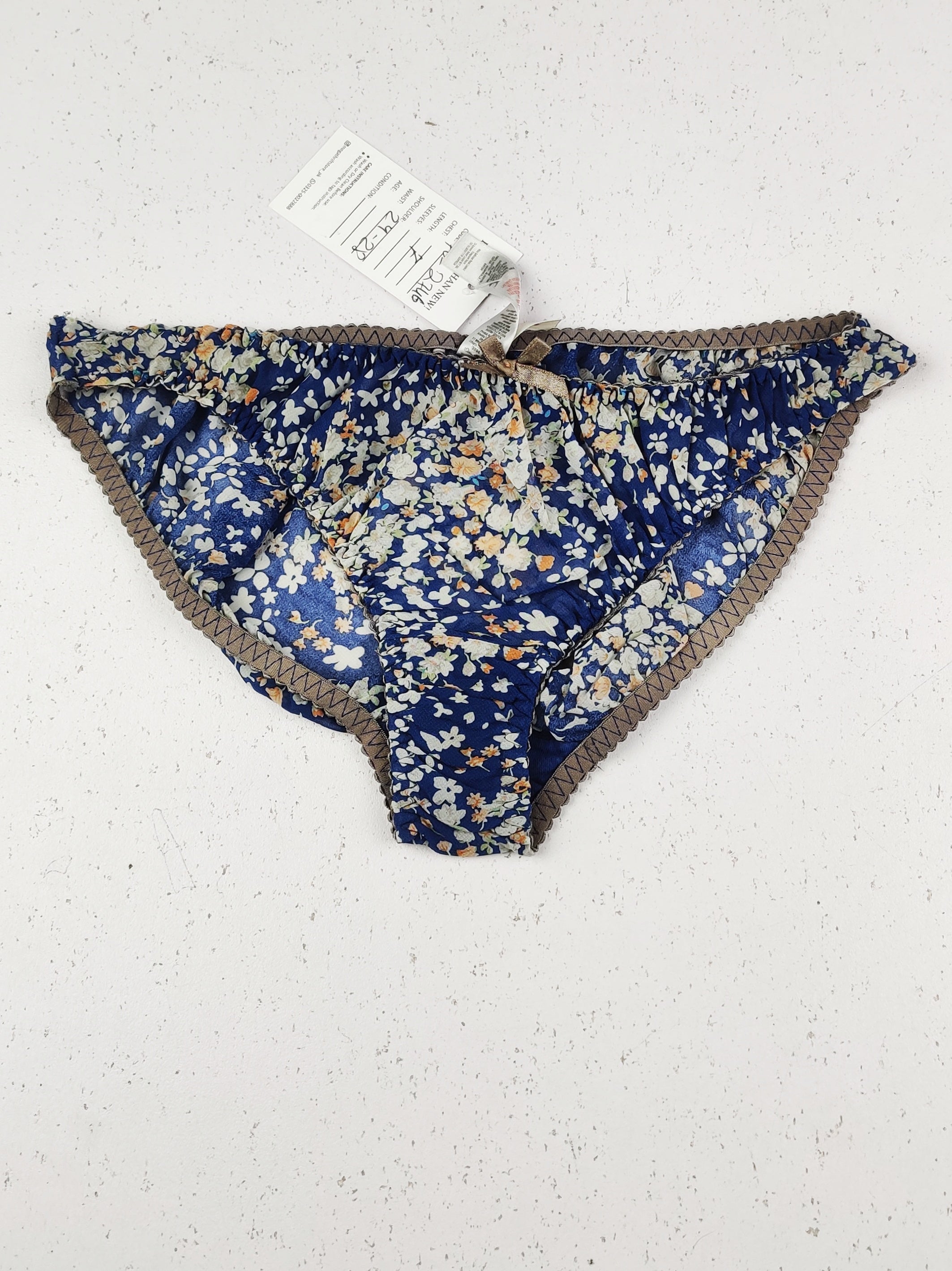Buy online pre-used pre-loved 100% authentic & Original branded Underwear (PU-2746) available in Pakistan. Top international brands avilable.