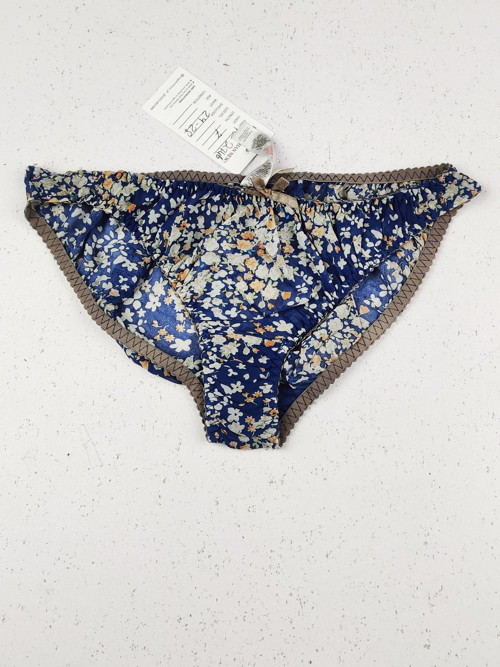Buy online pre-used pre-loved 100% authentic & Original branded Underwear (PU-2746) available in Pakistan. Top international brands avilable.