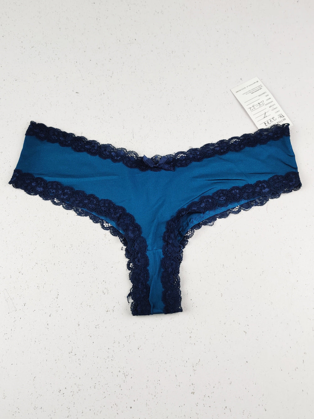 Buy online pre-used pre-loved 100% authentic & Original branded Unknown Brand (PU-2777) available in Pakistan. Top international brands avilable.