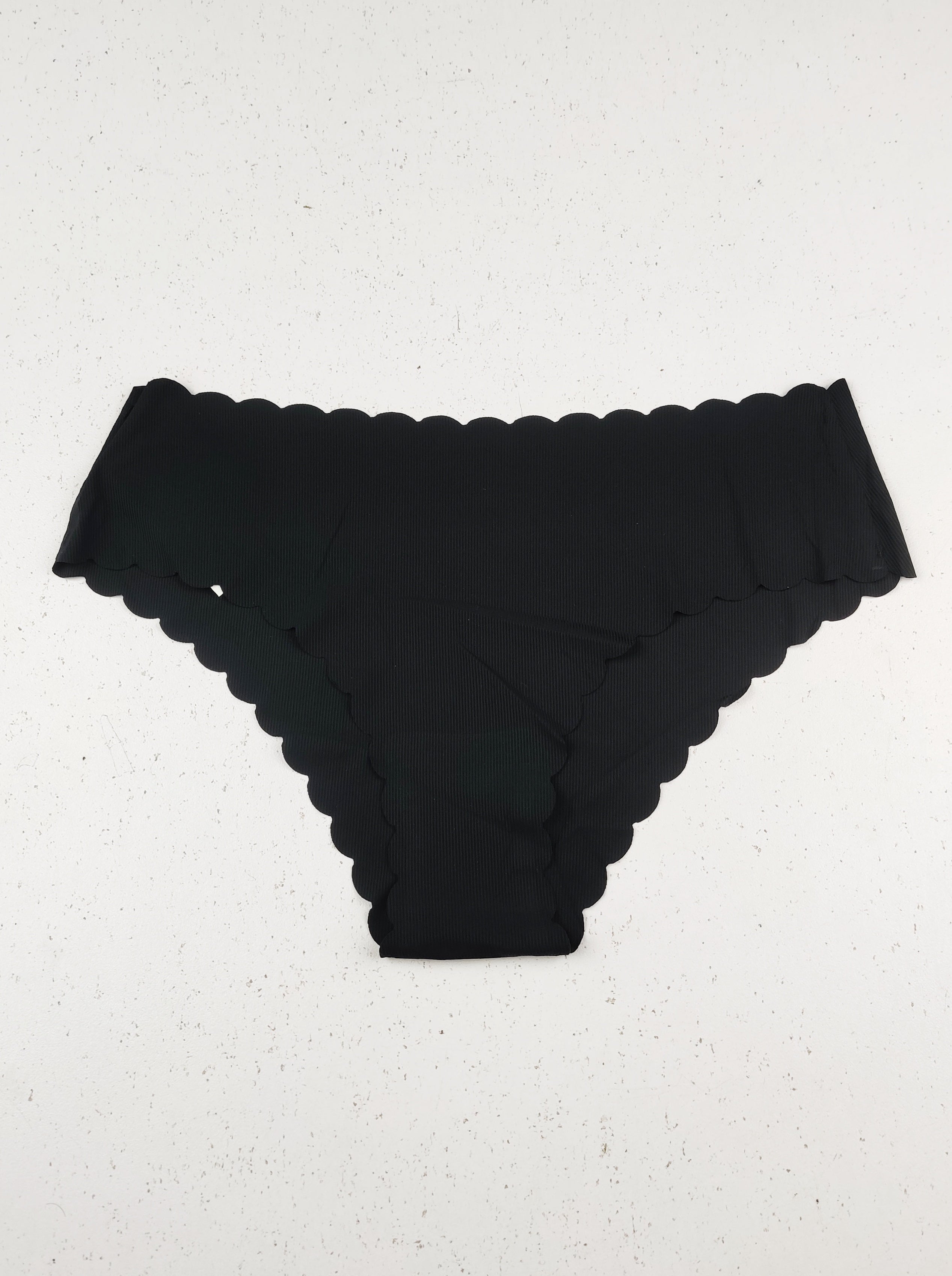 Buy online pre-used pre-loved 100% authentic & Original branded Unknown Brand (PU-2783) available in Pakistan. Top international brands avilable.