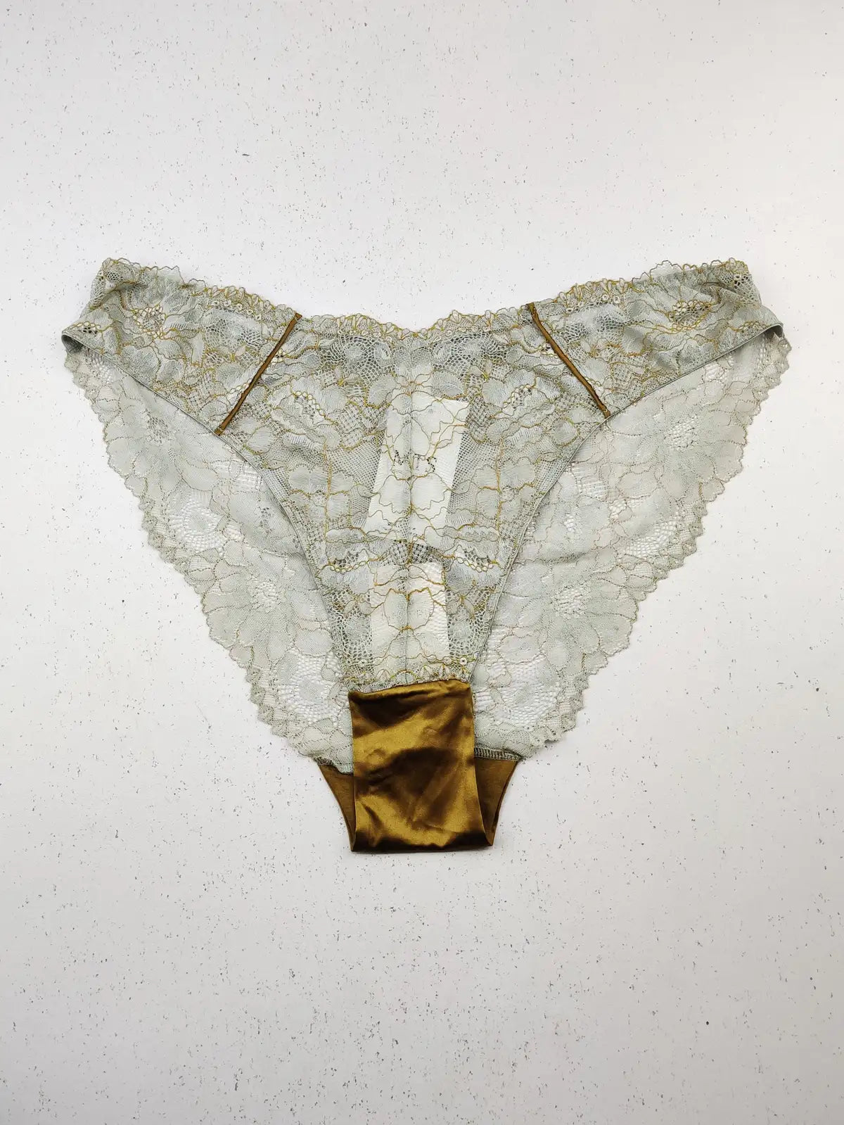 Buy online pre-used pre-loved 100% authentic & Original branded Tu (PU-51) available in Pakistan. Top international brands avilable.