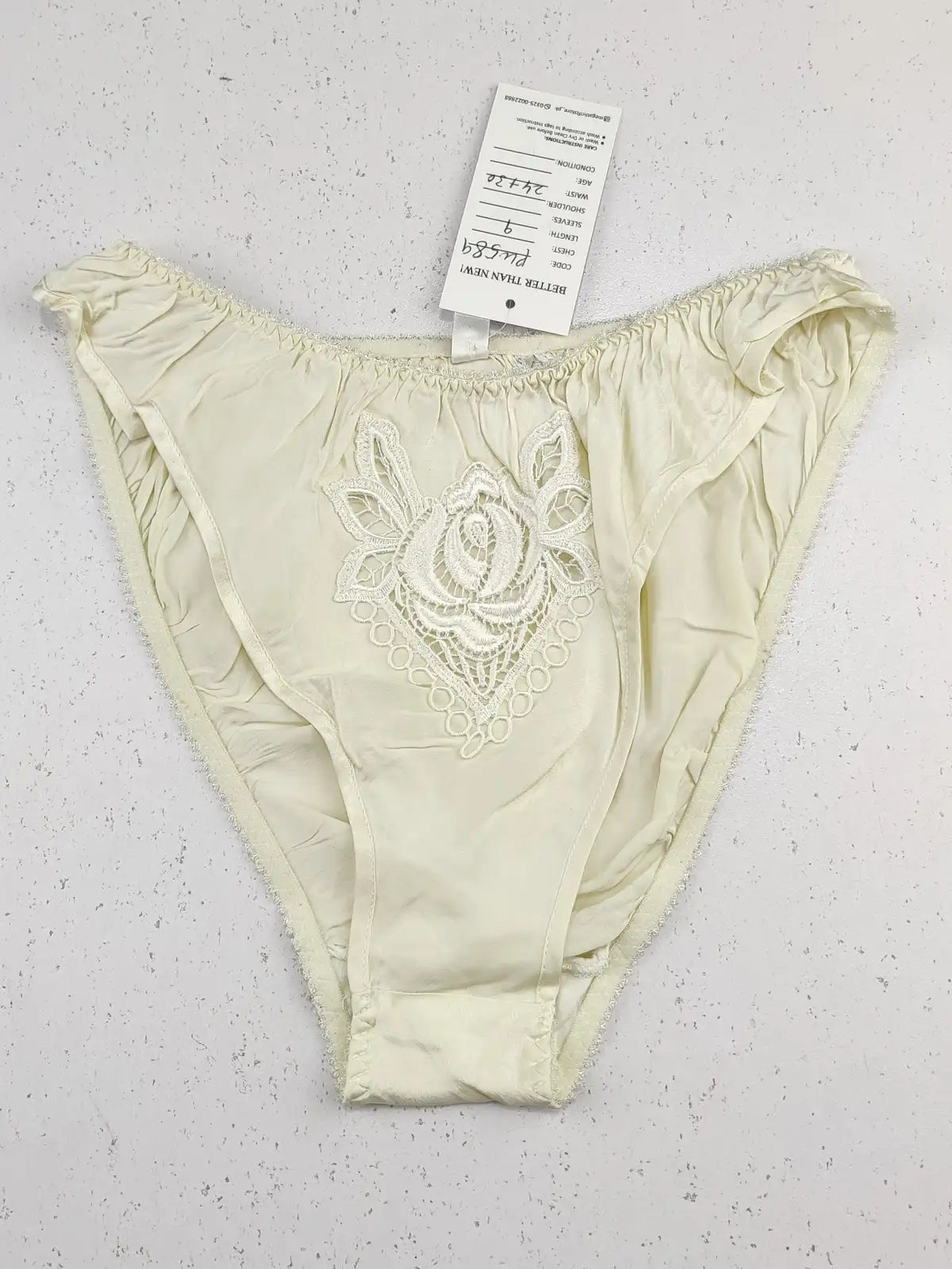 Buy online pre-used pre-loved 100% authentic & Original branded Borner (PU-589) available in Pakistan. Top international brands avilable.