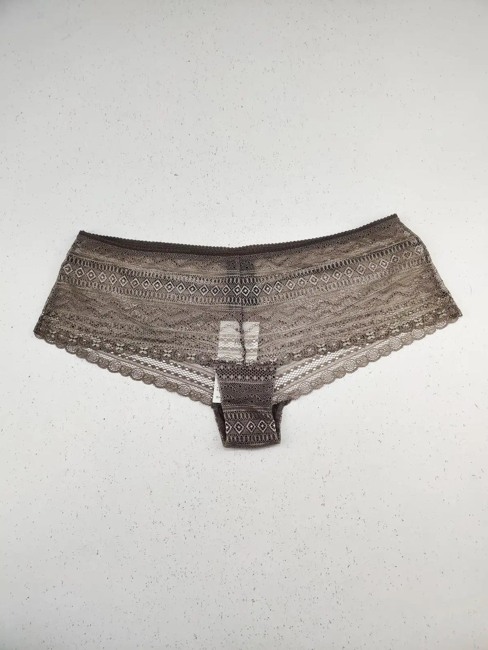 Buy online pre-used pre-loved 100% authentic & Original branded Unknown Brand (PU-598) available in Pakistan. Top international brands avilable.
