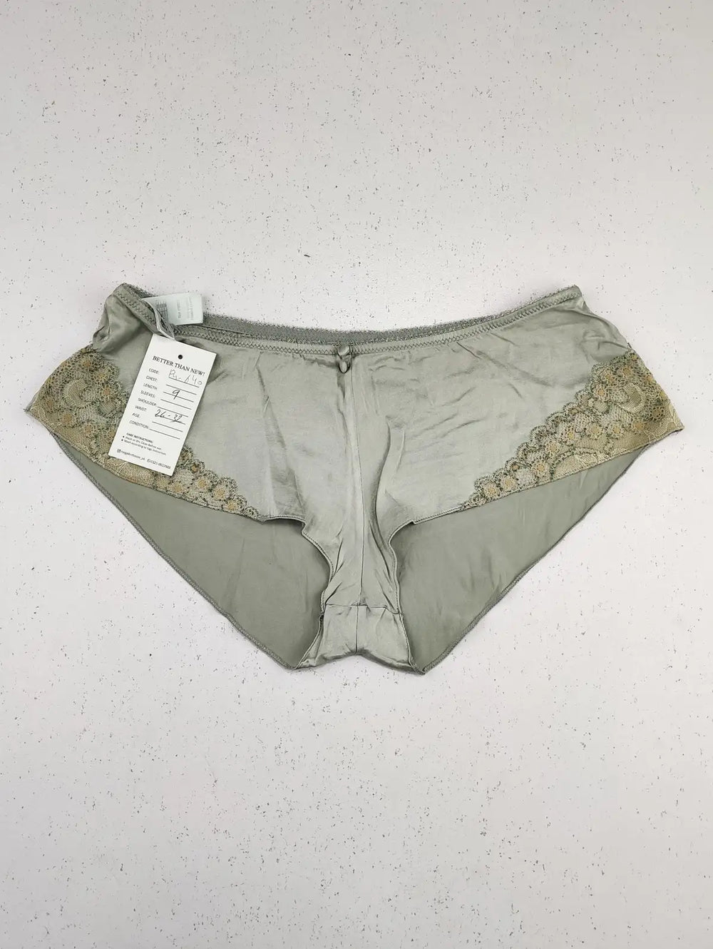 Buy online pre-used pre-loved 100% authentic & Original branded Elle Macpherson (PU-640) available in Pakistan. Top international brands avilable.