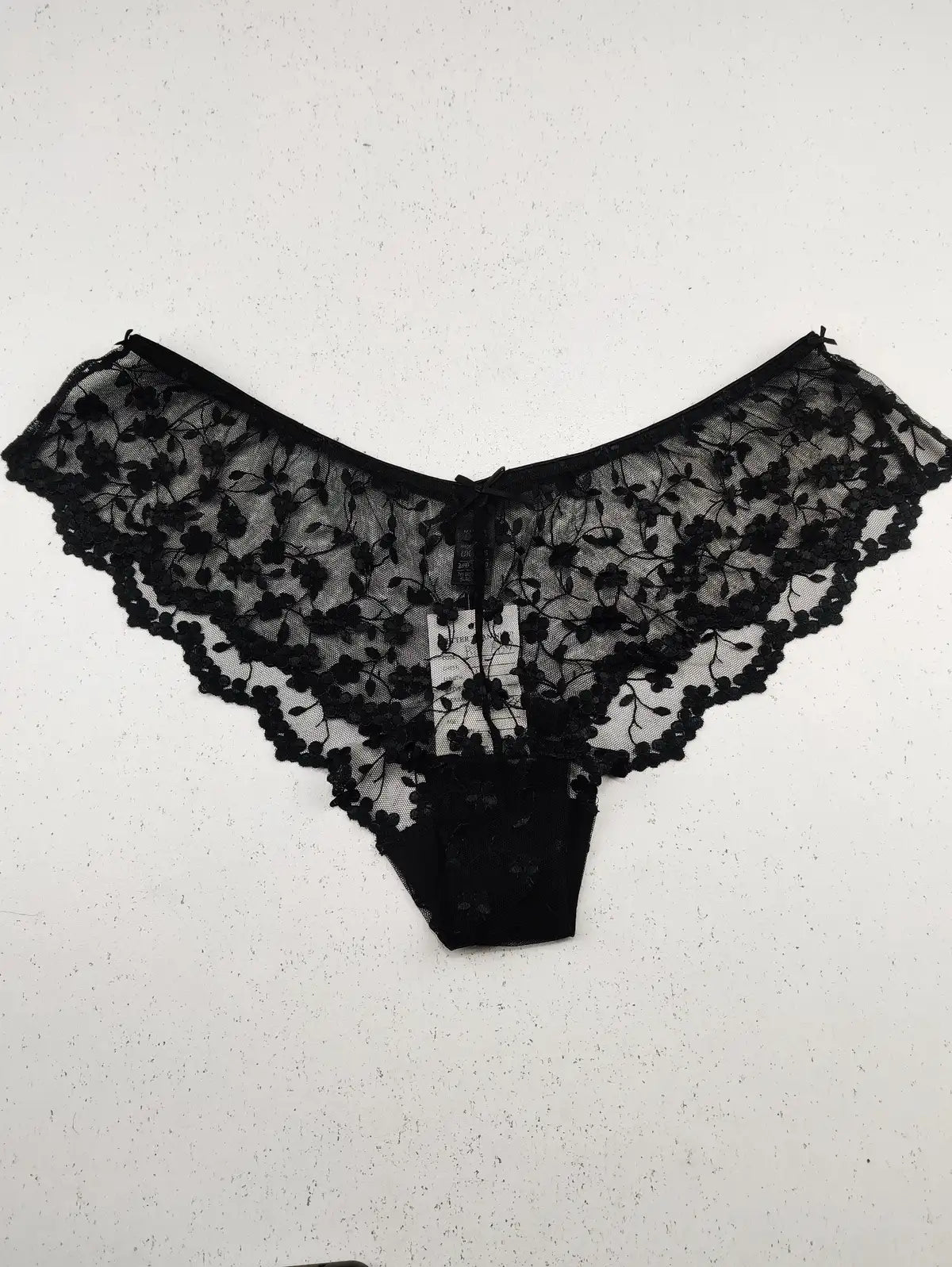 Buy online pre-used pre-loved 100% authentic & Original branded Marks & Spencer (PU-669) available in Pakistan. Top international brands avilable.