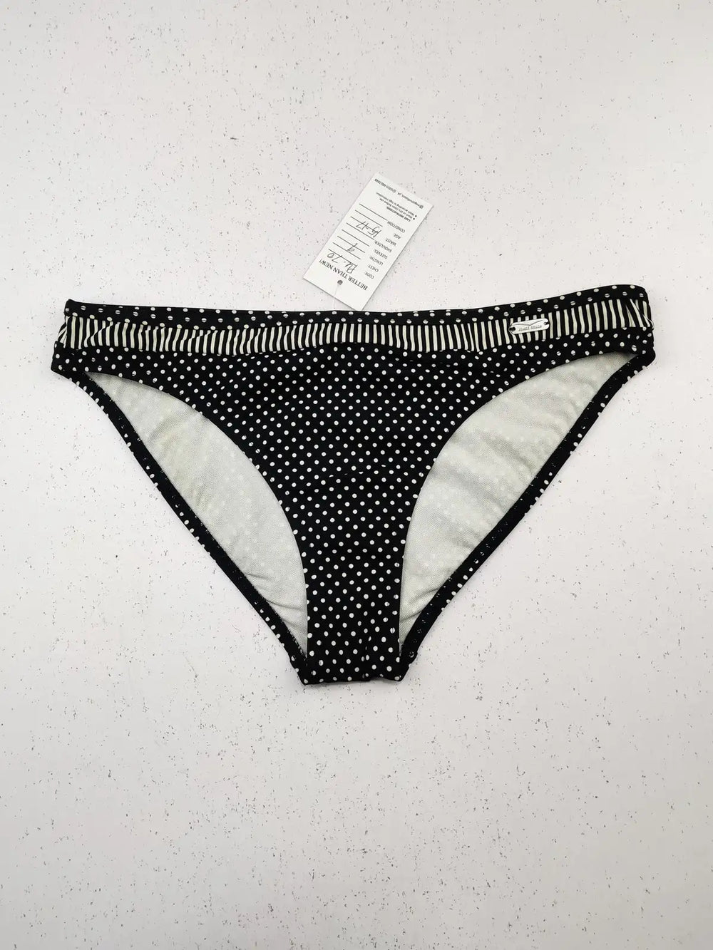 Buy online pre-used pre-loved 100% authentic & Original branded Venice Beach (PU-70) available in Pakistan. Top international brands avilable.