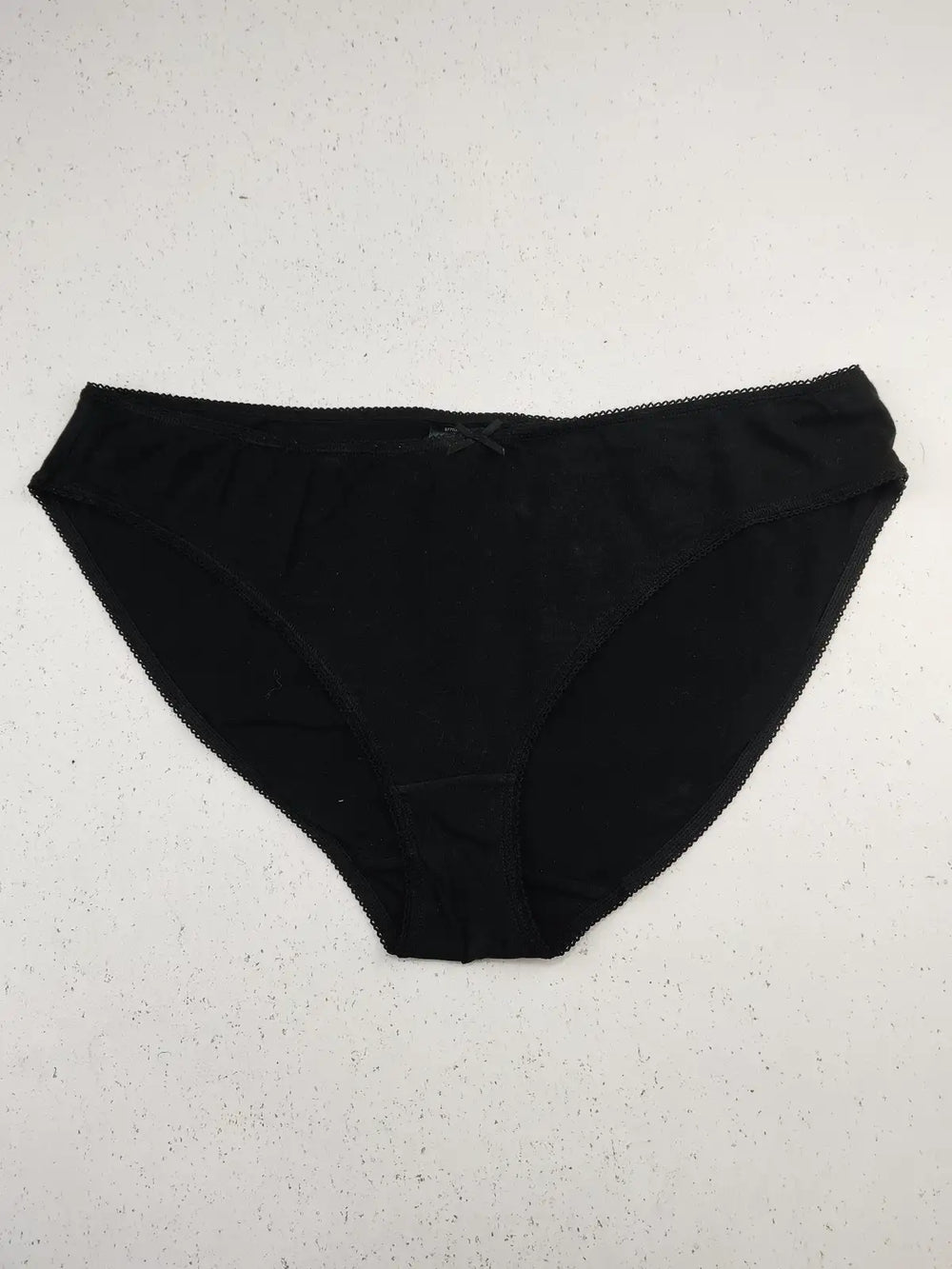 Buy online pre-used pre-loved 100% authentic & Original branded Unknown Brand (PU-813) available in Pakistan. Top international brands avilable.