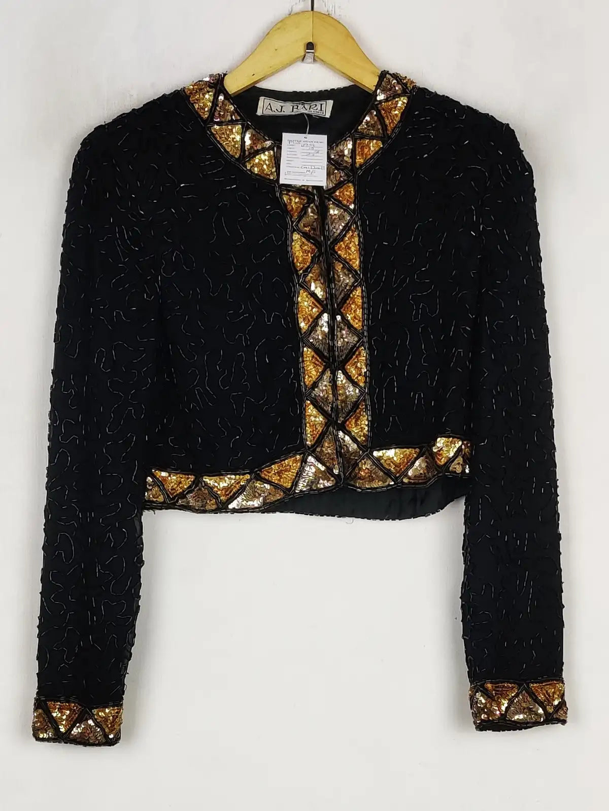 Buy online pre-used pre-loved 100% authentic & Original branded Aj Bari (PW-1129) available in Pakistan. Top international brands avilable.