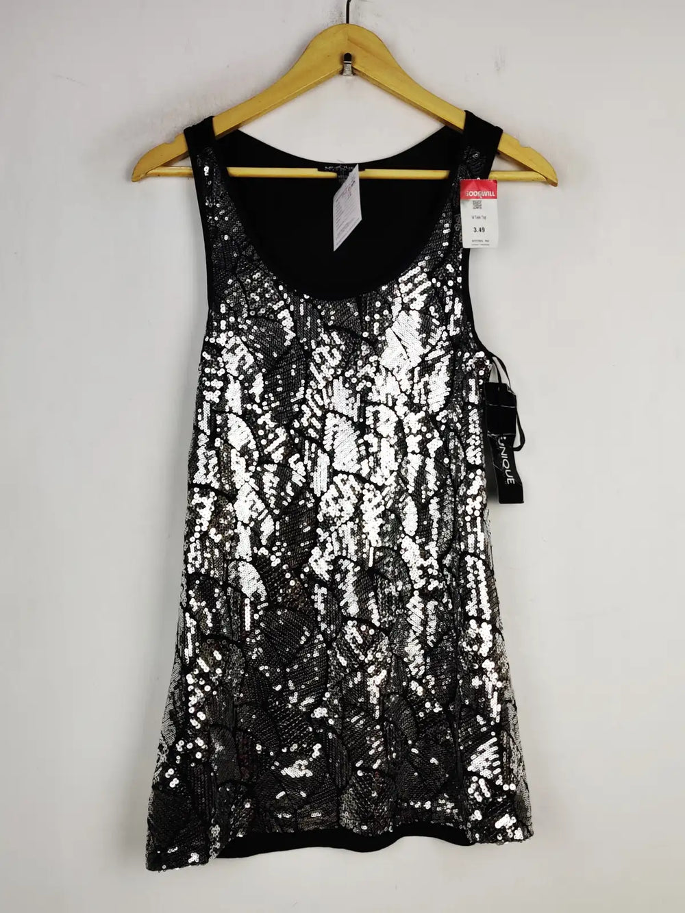 Buy online pre-used pre-loved 100% authentic & Original branded Unique (PW-140) available in Pakistan. Top international brands avilable.