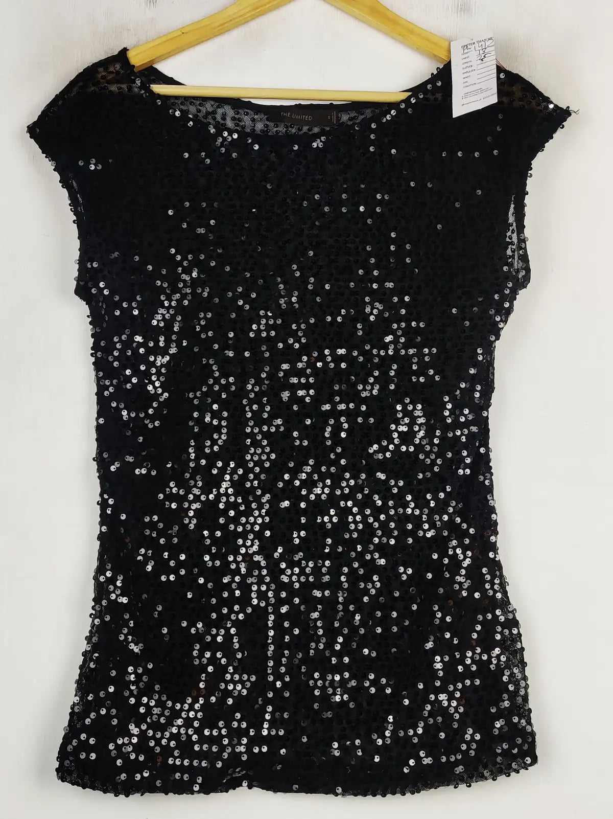 Buy online pre-used pre-loved 100% authentic & Original branded Unknown Brand (PW-1412) available in Pakistan. Top international brands avilable.
