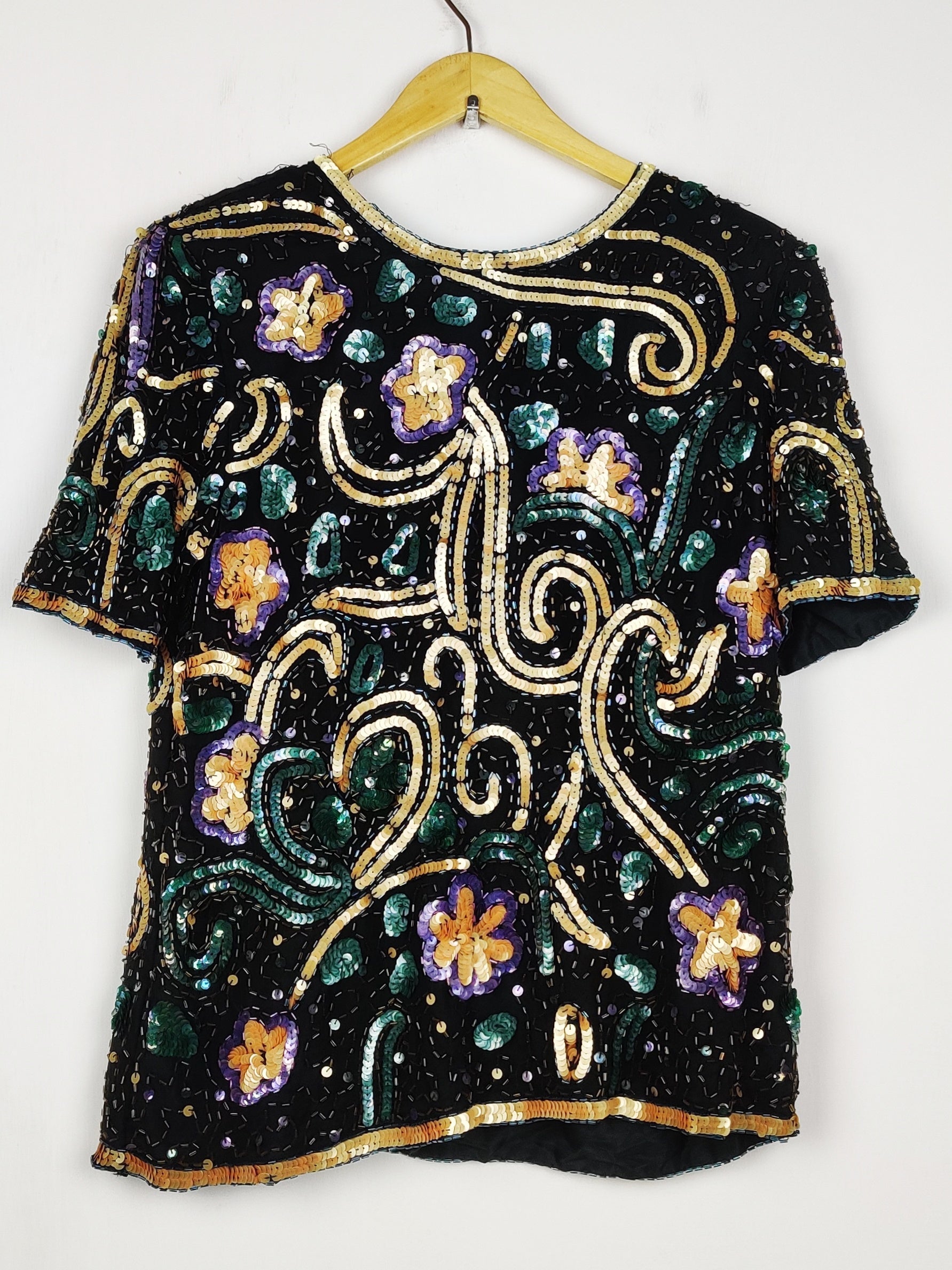 Buy online pre-used pre-loved 100% authentic & Original branded Night Vogue (PW-1429) available in Pakistan. Top international brands avilable.