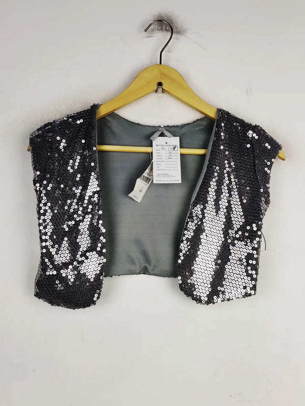 Buy online pre-used pre-loved 100% authentic & Original branded Max (PW-147) available in Pakistan. Top international brands avilable.