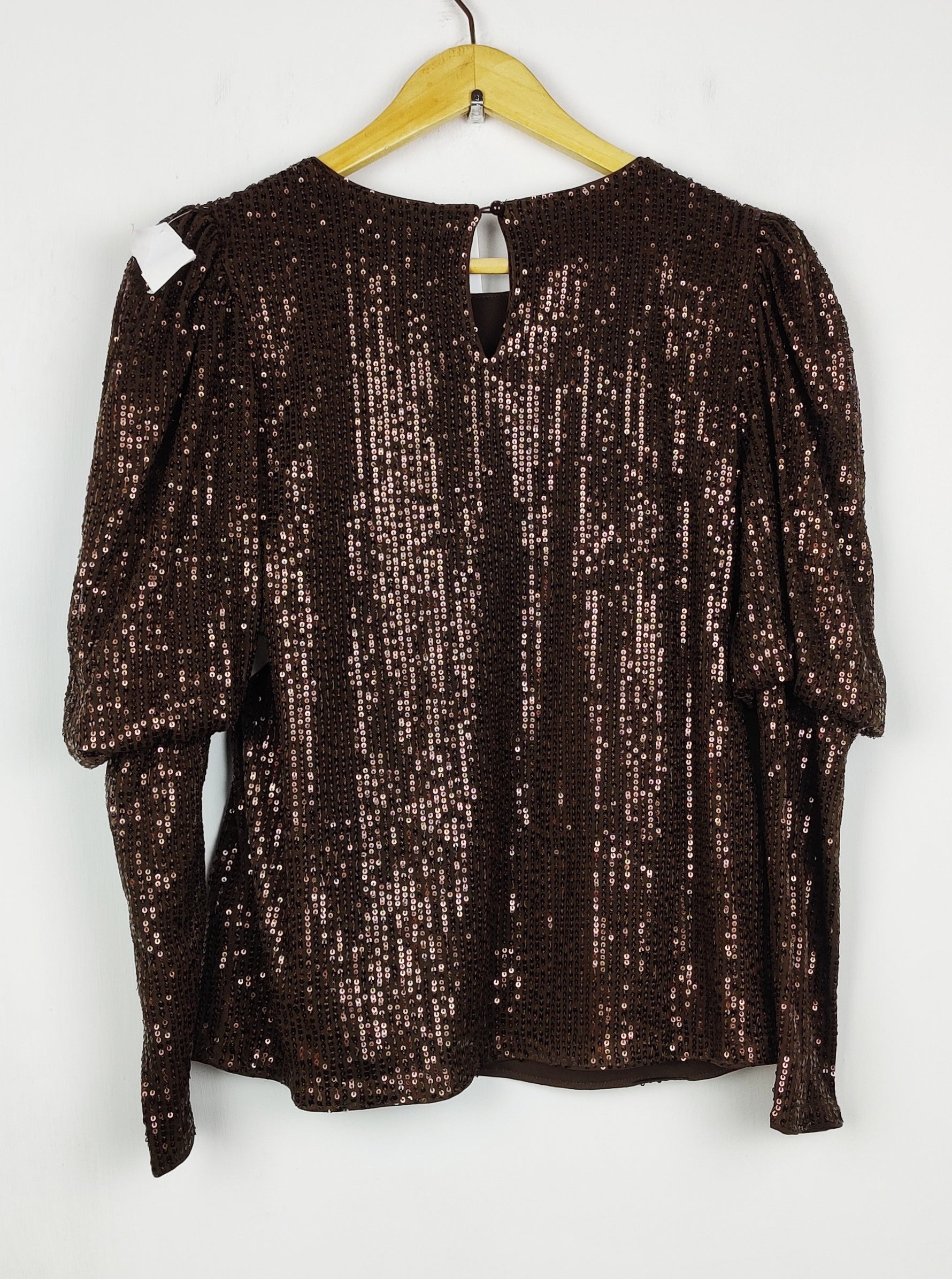 Buy online pre-used pre-loved 100% authentic & Original branded Unknown Brand (PW-1481) available in Pakistan. Top international brands avilable.