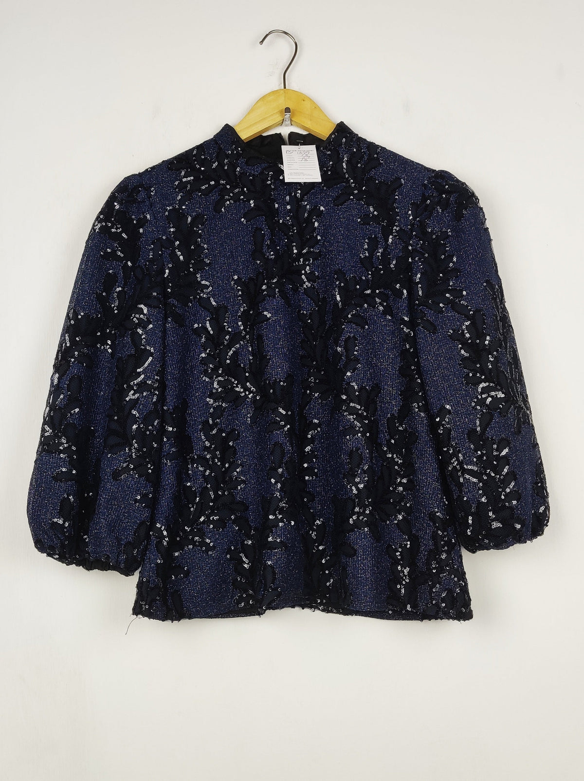Buy online pre-used pre-loved 100% authentic & Original branded Unknown Brand (PW-1627) available in Pakistan. Top international brands avilable.