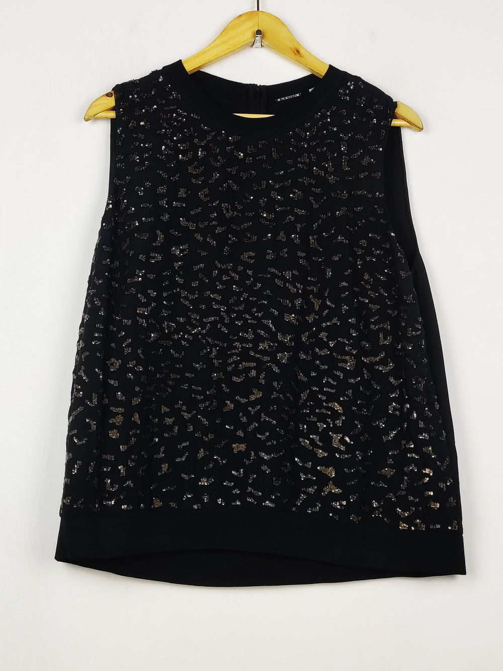 Buy online pre-used pre-loved 100% authentic & Original branded Elie Tahari (PW-1639) available in Pakistan. Top international brands avilable.