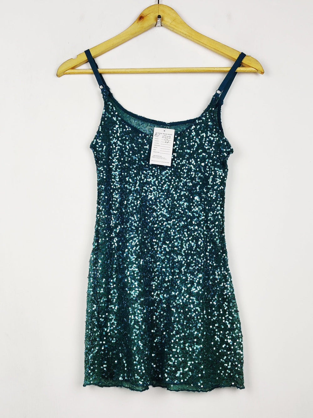 Buy online pre-used pre-loved 100% authentic & Original branded Unknown Brand (PW-1709) available in Pakistan. Top international brands avilable.