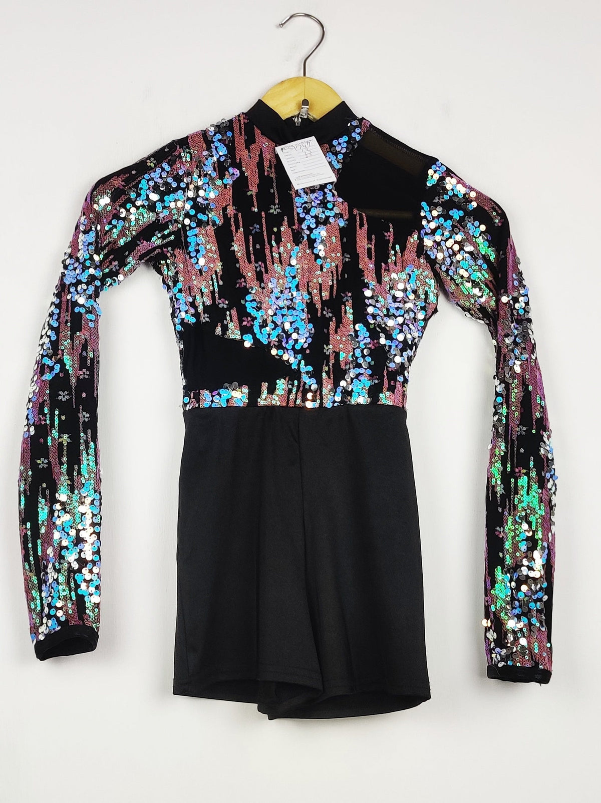 Buy online pre-used pre-loved 100% authentic & Original branded Unknown Brand (PW-1747) available in Pakistan. Top international brands avilable.