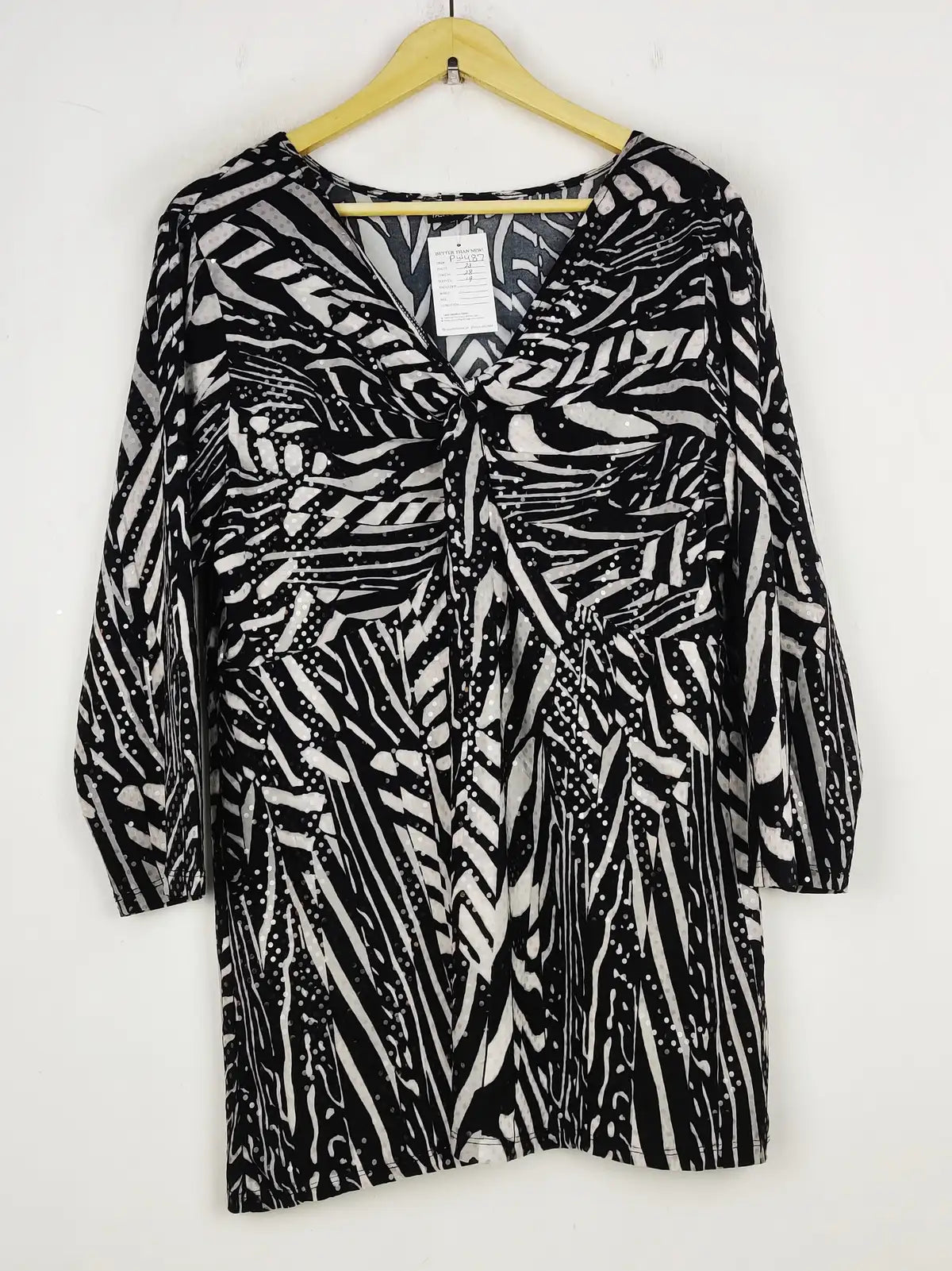 Buy online pre-used pre-loved 100% authentic & Original branded Fashion (PW-487) available in Pakistan. Top international brands avilable.