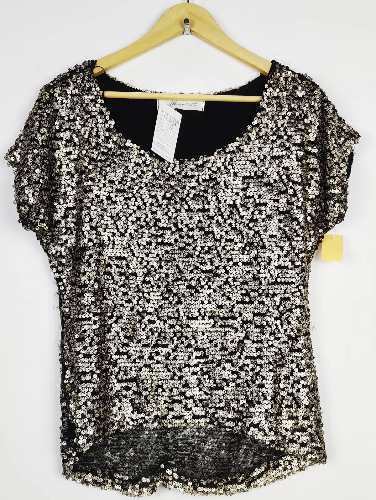 Buy online pre-used pre-loved 100% authentic & Original branded Vintage Illawarra (PW-597) available in Pakistan. Top international brands avilable.