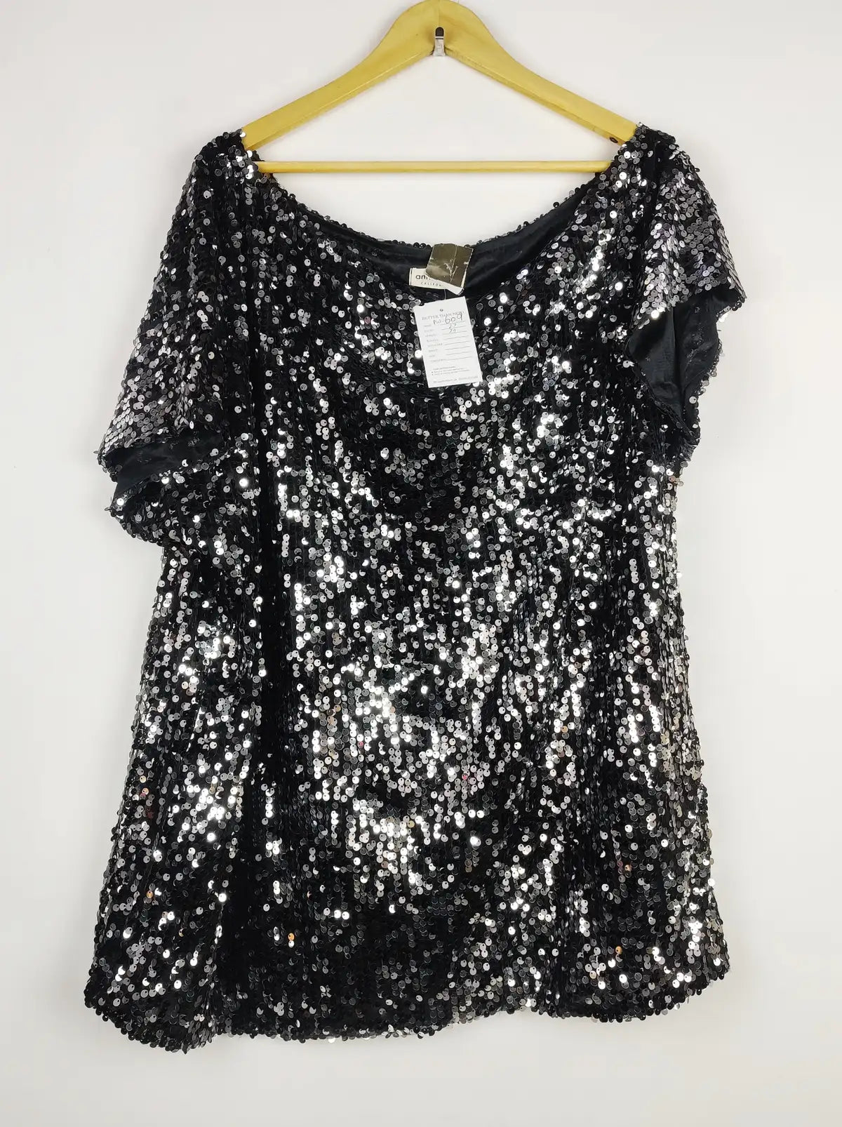 Buy online pre-used pre-loved 100% authentic & Original branded Anna Kaci (PW-609) available in Pakistan. Top international brands avilable.