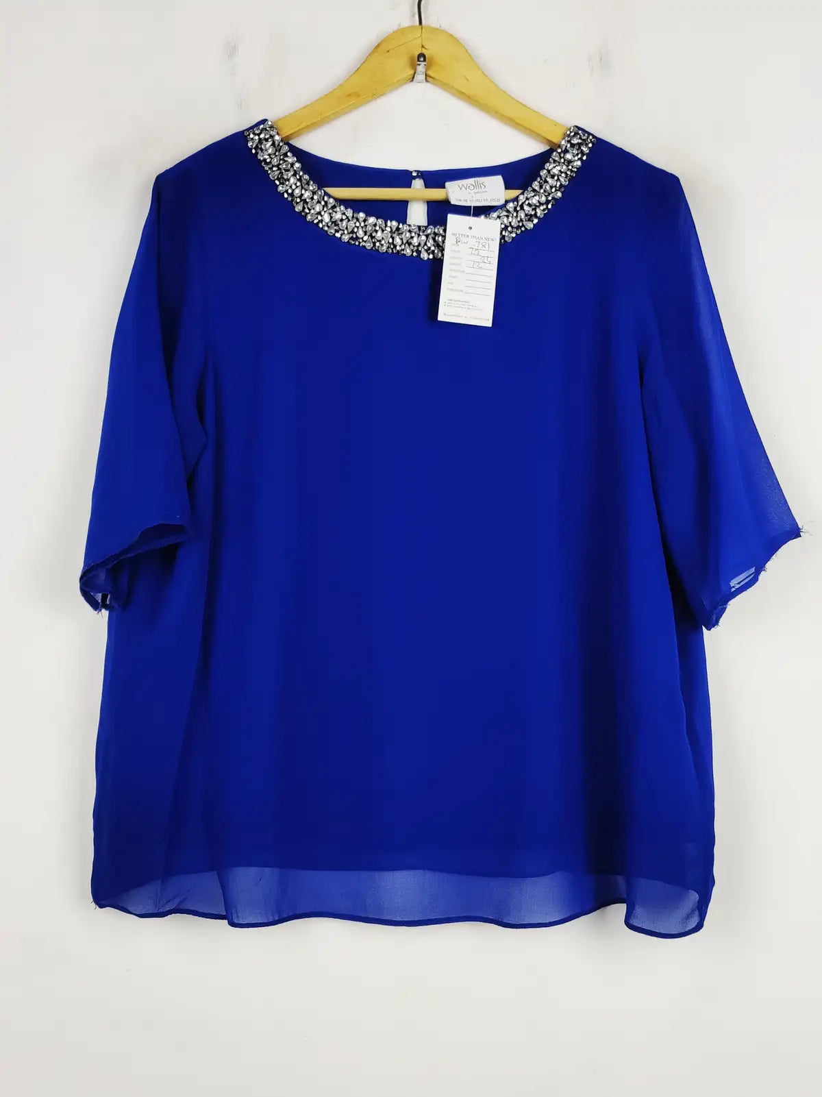 Buy online pre-used pre-loved 100% authentic & Original branded Wallis (PW-781) available in Pakistan. Top international brands avilable.
