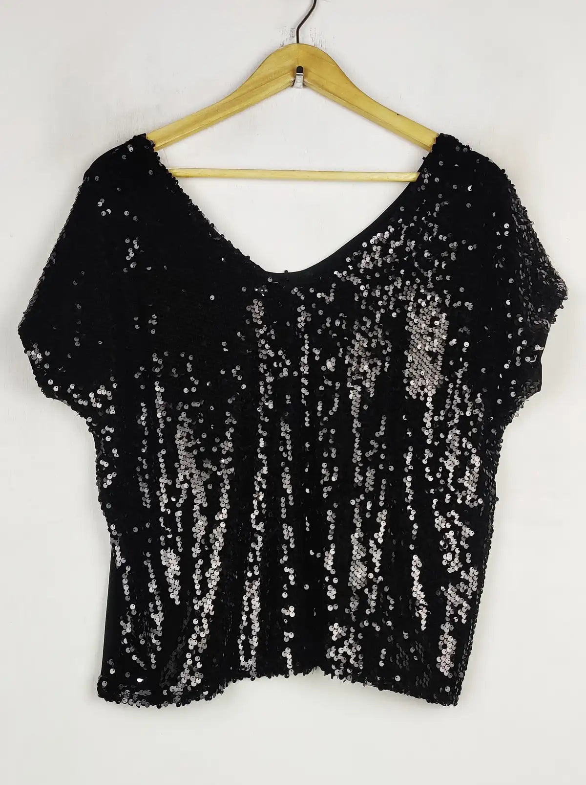 Buy online pre-used pre-loved 100% authentic & Original branded Unknown Brand (PW-866) available in Pakistan. Top international brands avilable.