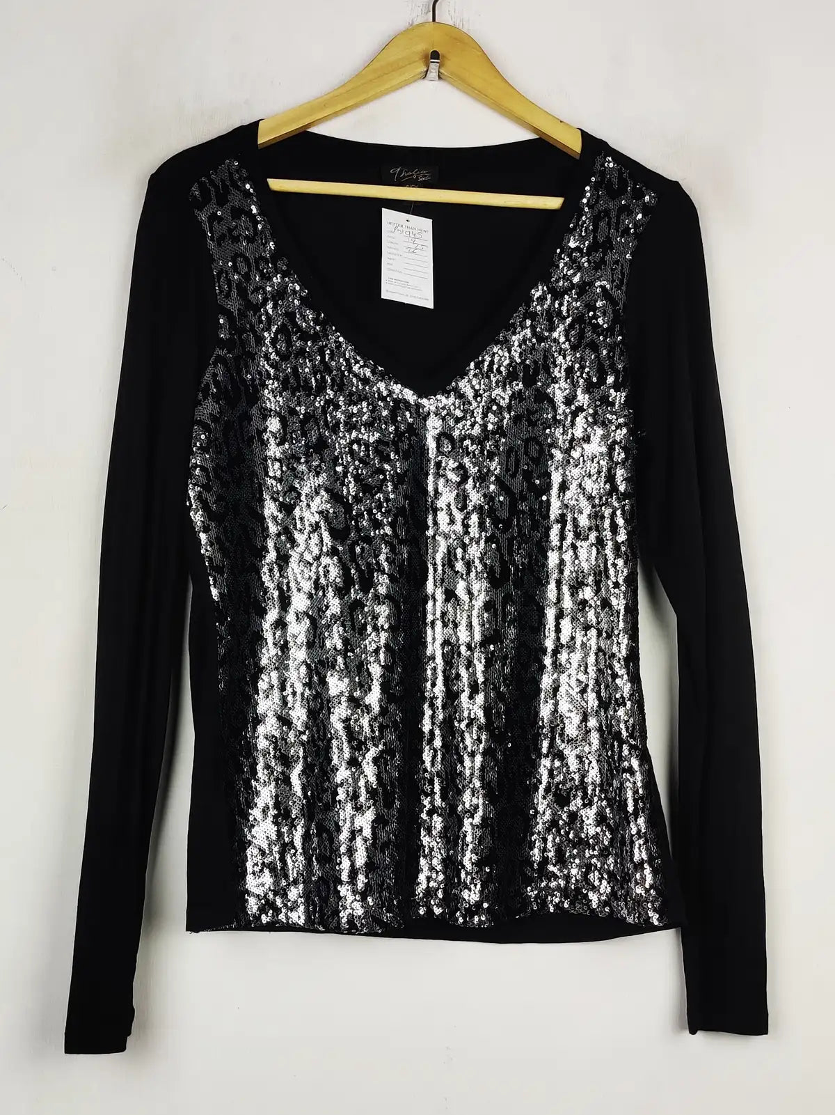 Buy online pre-used pre-loved 100% authentic & Original branded Fhalia (PW-945) available in Pakistan. Top international brands avilable.