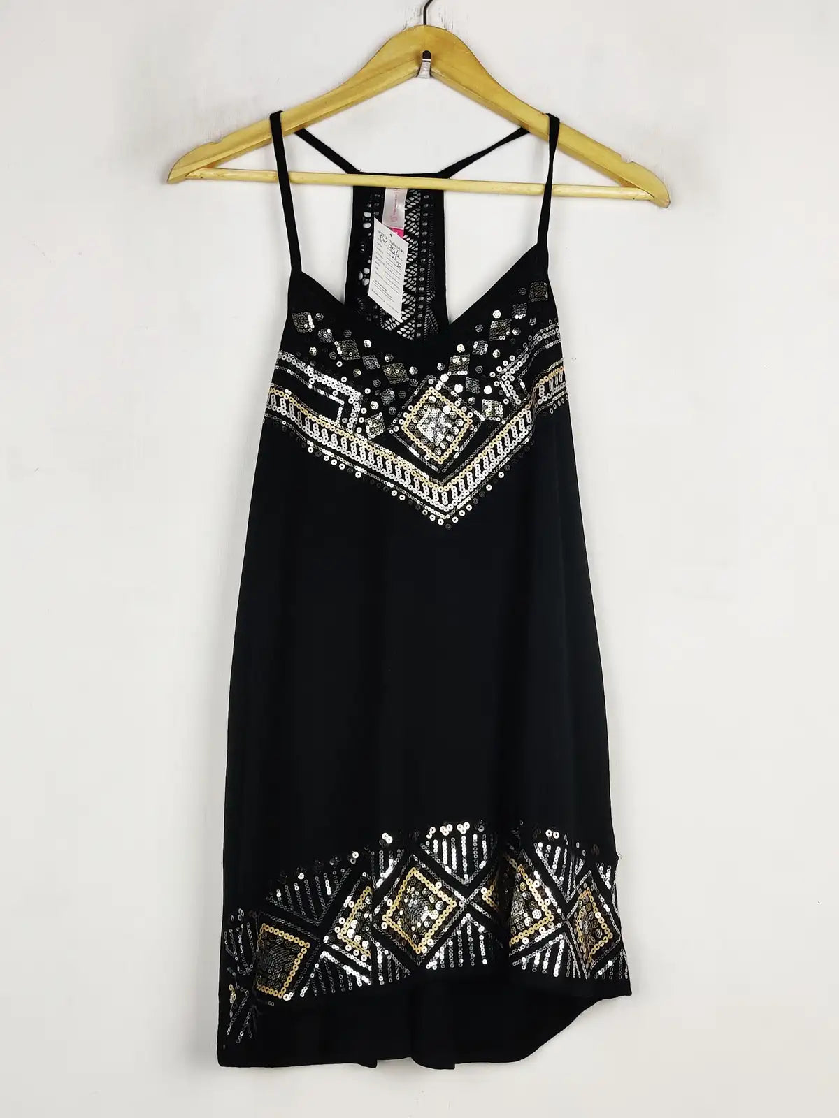 Buy online pre-used pre-loved 100% authentic & Original branded No Boundaries (PW-956) available in Pakistan. Top international brands avilable.