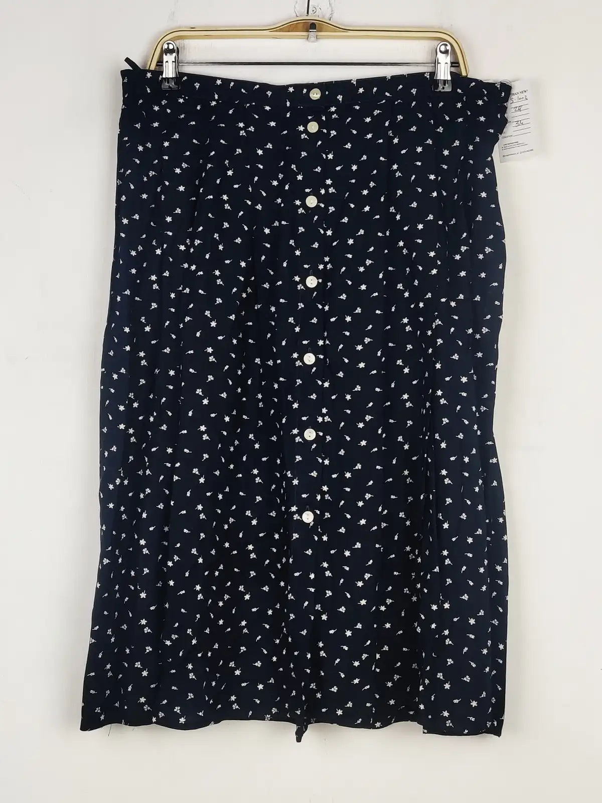 Buy online pre-used pre-loved 100% authentic & Original branded Marks & Spencer (S-1003) available in Pakistan. Top international brands avilable.