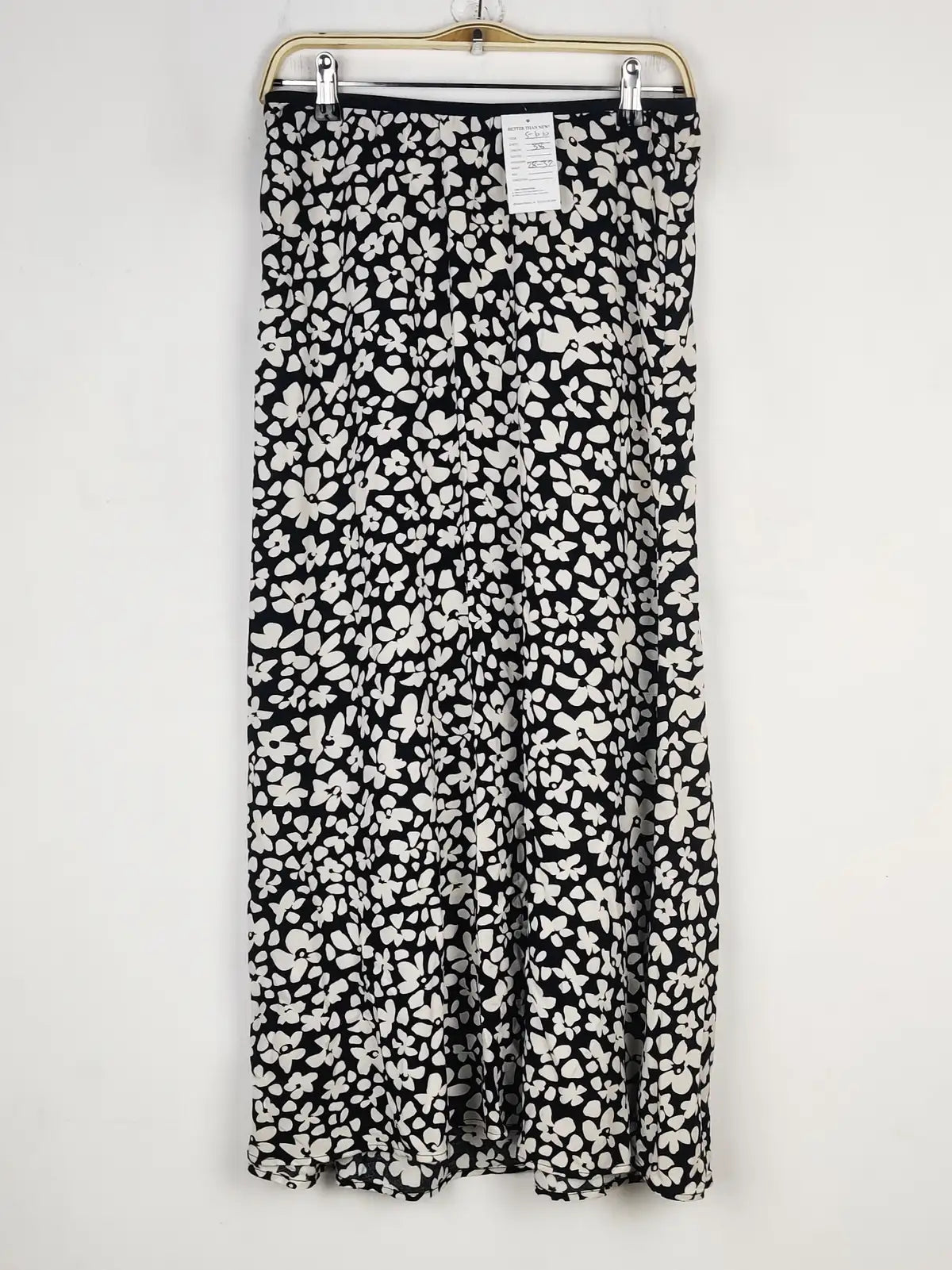 Buy online pre-used pre-loved 100% authentic & Original branded Vero Moda (S-1010) available in Pakistan. Top international brands avilable.