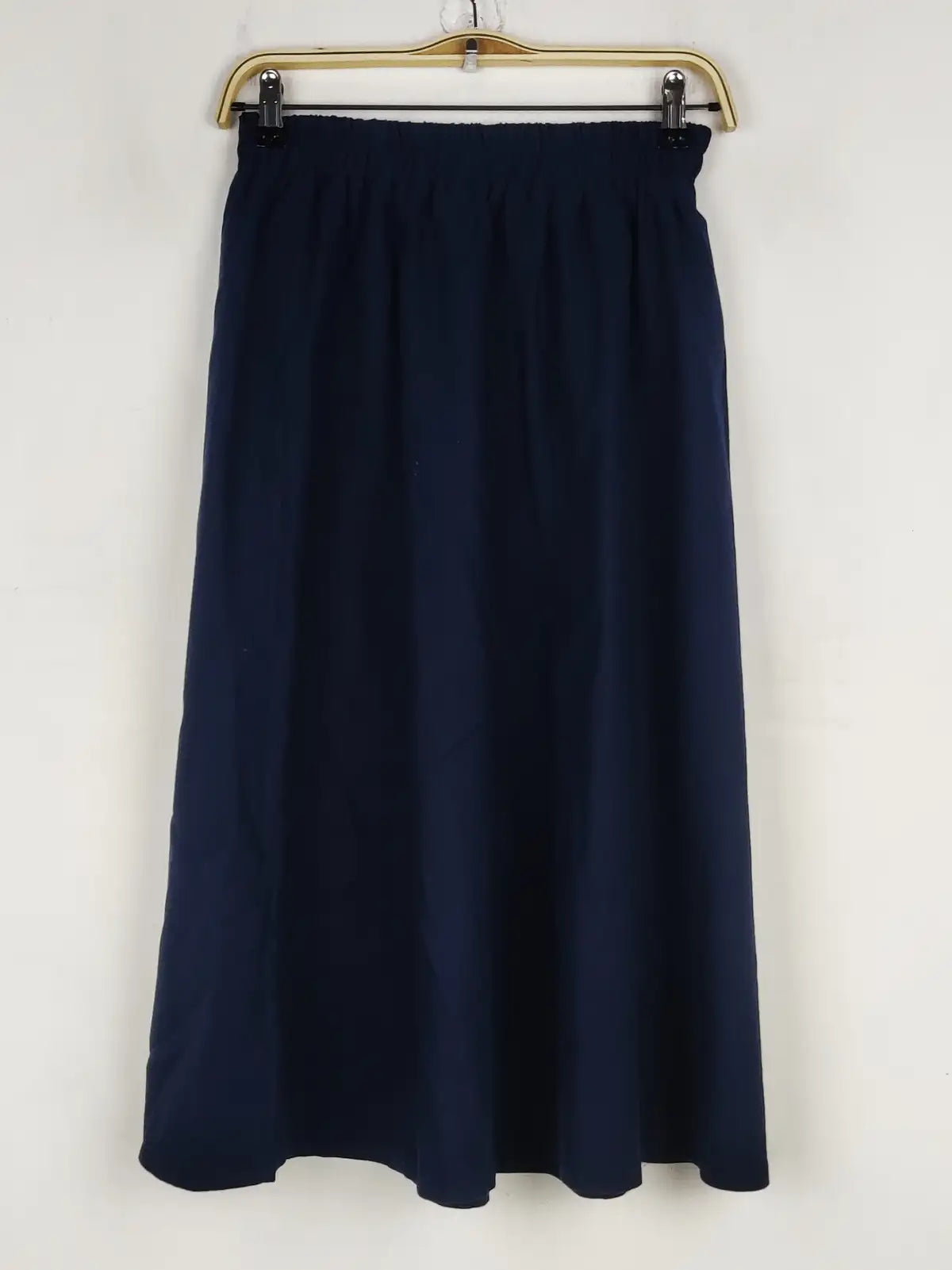 Buy online pre-used pre-loved 100% authentic & Original branded Unknown Brand (S-1037) available in Pakistan. Top international brands avilable.