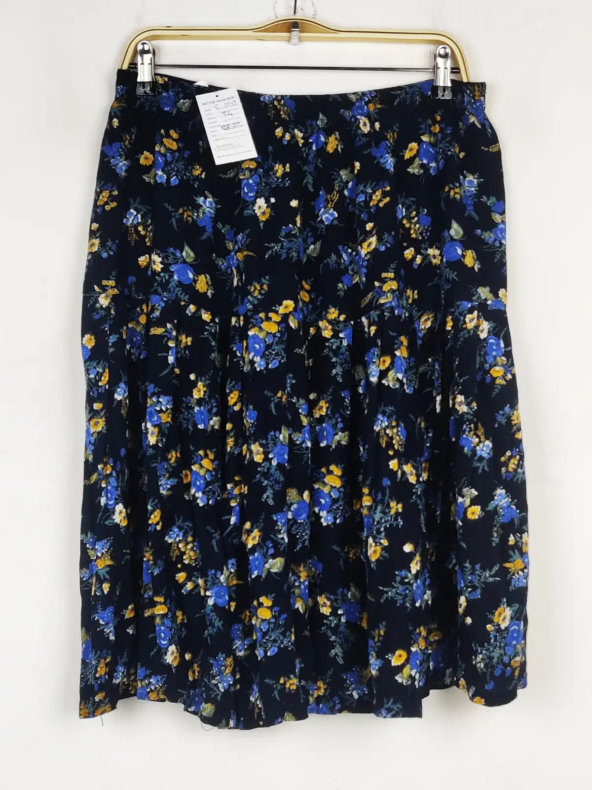 Buy online pre-used pre-loved 100% authentic & Original branded Unknown Brand (S-1049) available in Pakistan. Top international brands avilable.