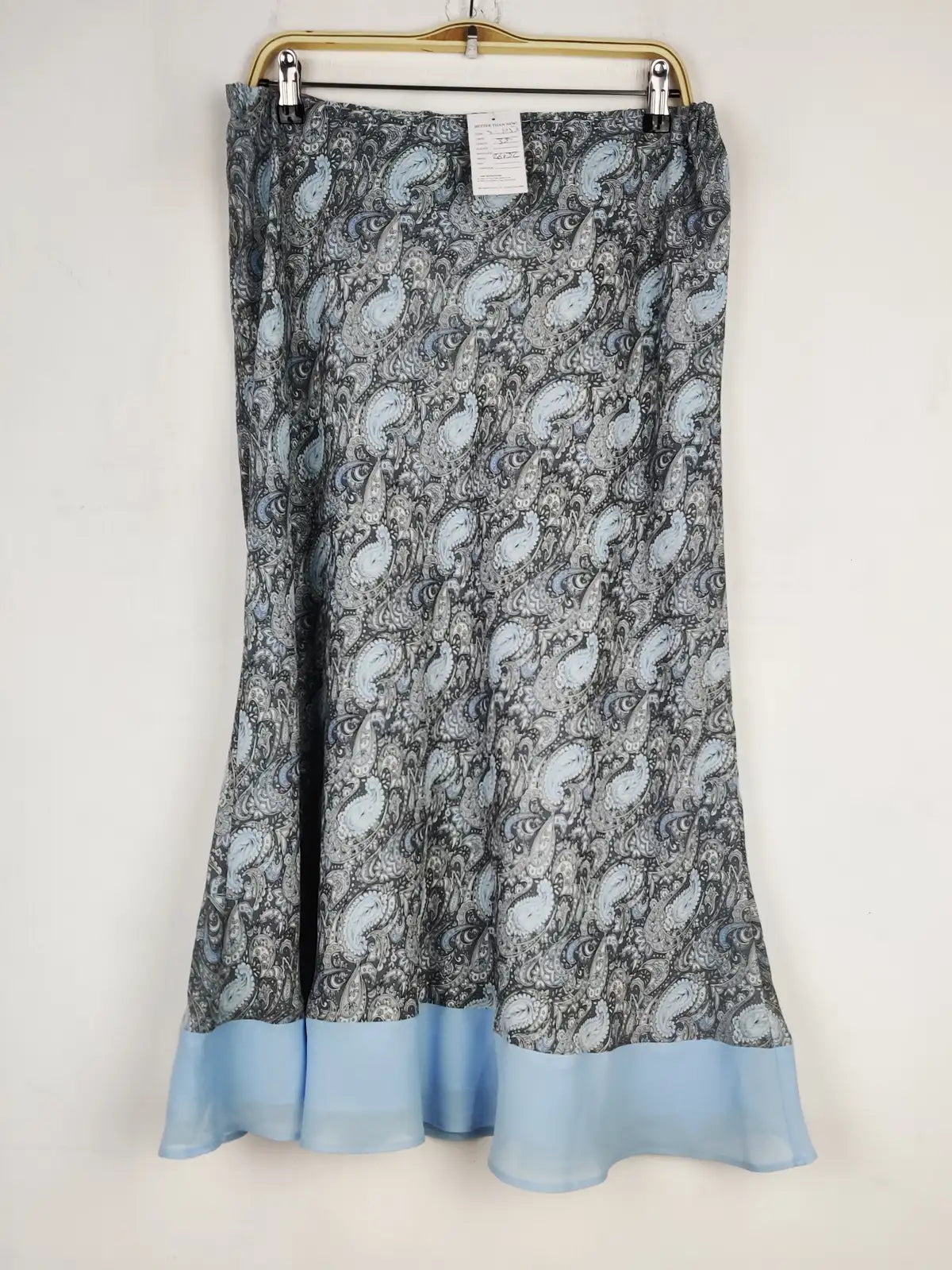 Buy online pre-used pre-loved 100% authentic & Original branded Unknown Brand (S-1053) available in Pakistan. Top international brands avilable.