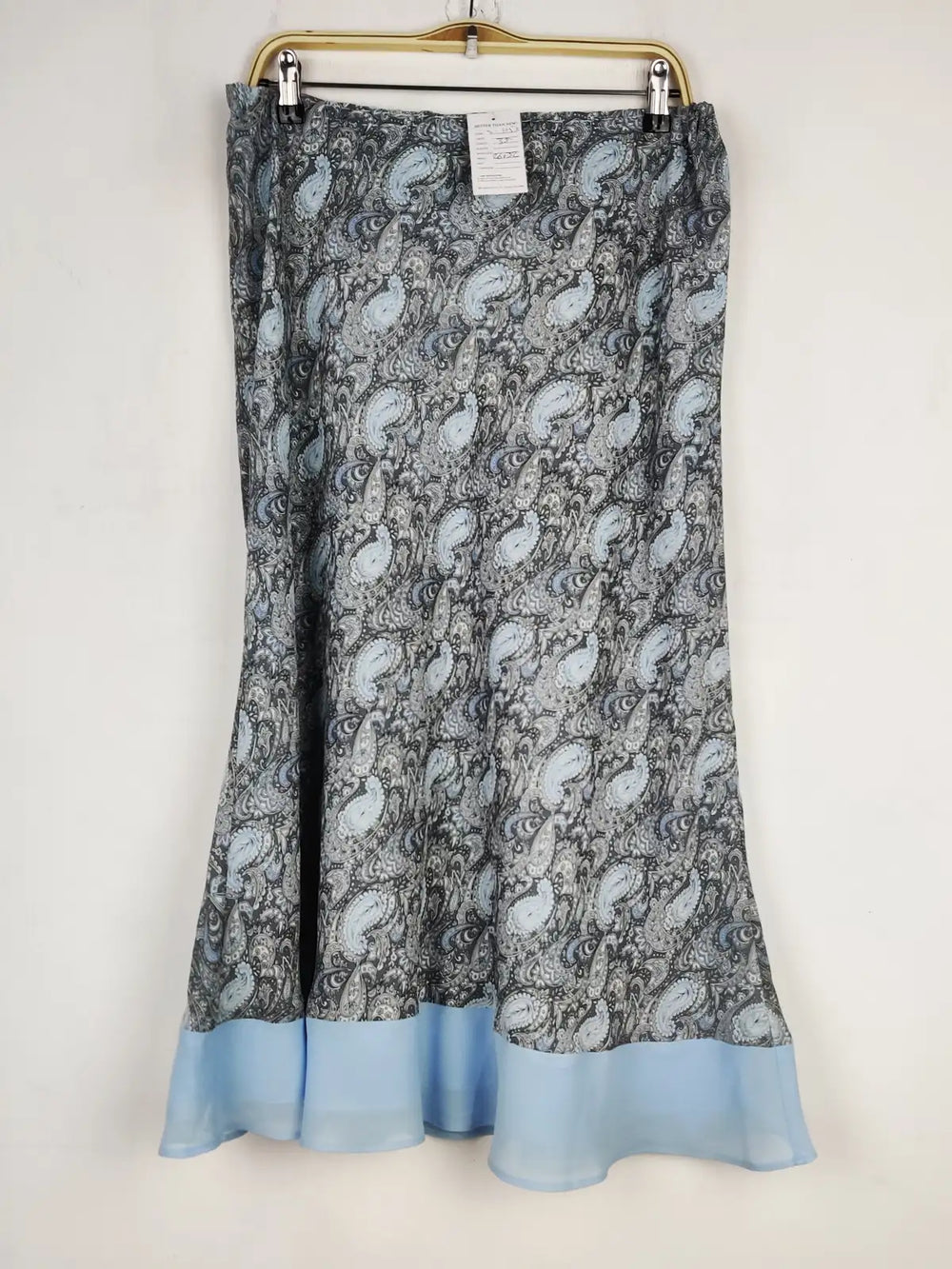 Buy online pre-used pre-loved 100% authentic & Original branded Unknown Brand (S-1053) available in Pakistan. Top international brands avilable.
