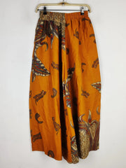 Buy online pre-used pre-loved 100% authentic & Original branded Unknown Brand (S-1054) available in Pakistan. Top international brands avilable.
