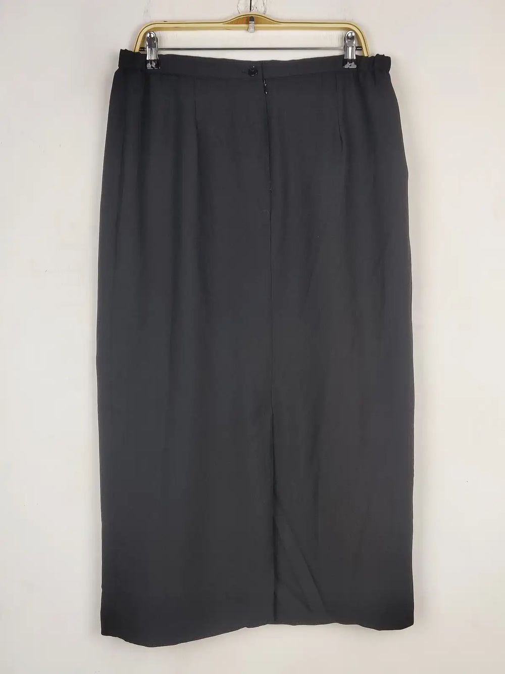 Buy online pre-used pre-loved 100% authentic & Original branded One Try (S-1056) available in Pakistan. Top international brands avilable.
