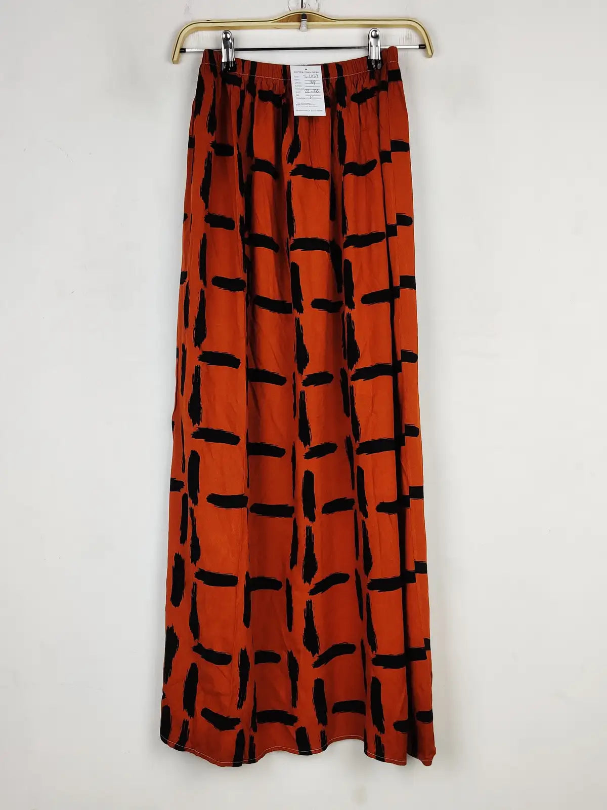 Buy online pre-used pre-loved 100% authentic & Original branded Unknown Brand (S-1069) available in Pakistan. Top international brands avilable.