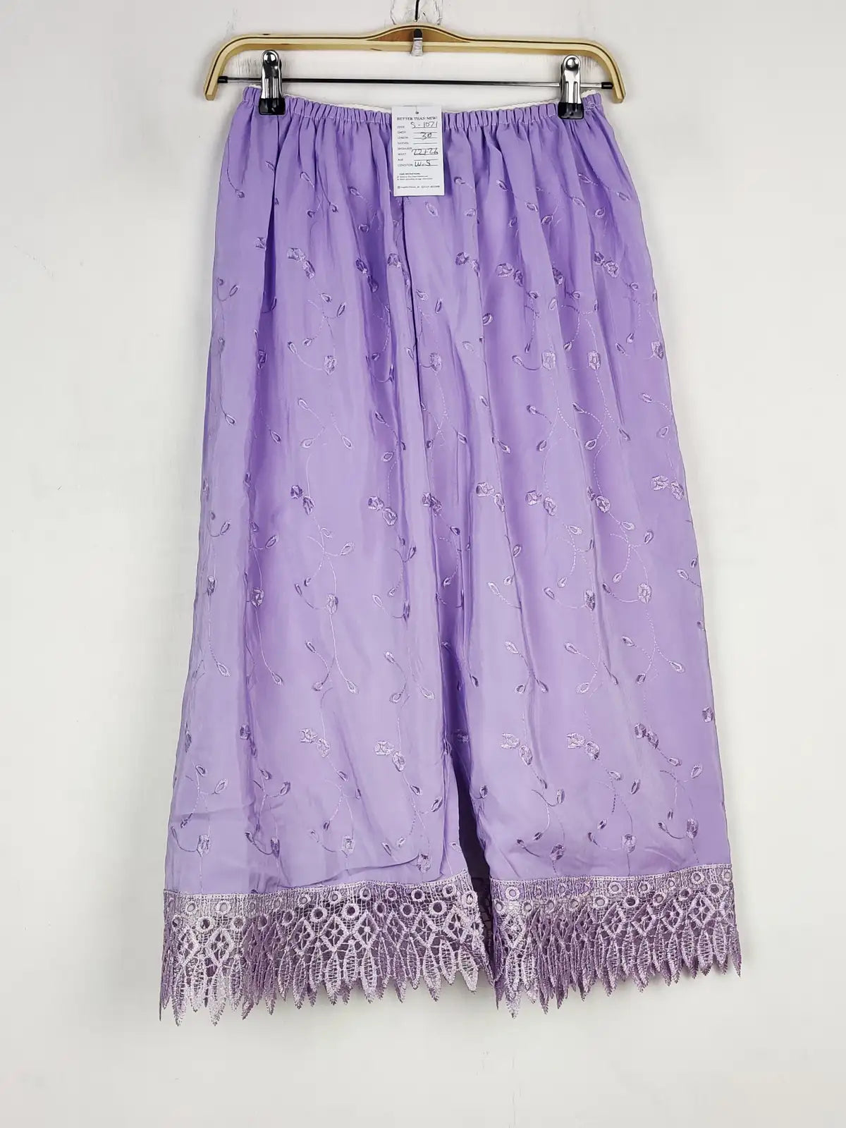 Buy online pre-used pre-loved 100% authentic & Original branded Unknown Brand (S-1071) available in Pakistan. Top international brands avilable.