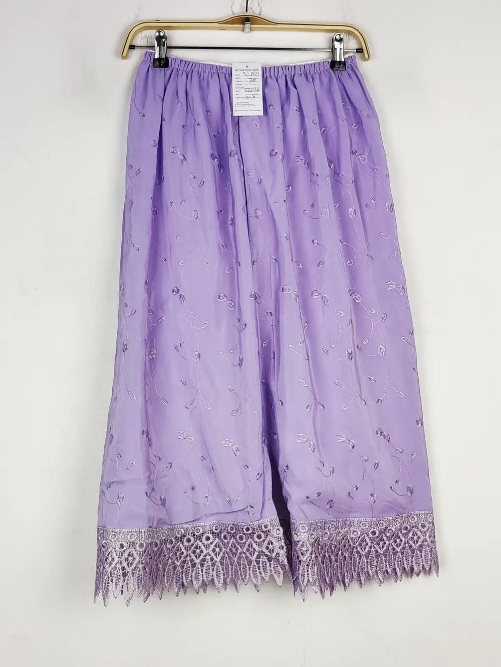 Buy online pre-used pre-loved 100% authentic & Original branded Unknown Brand (S-1071) available in Pakistan. Top international brands avilable.