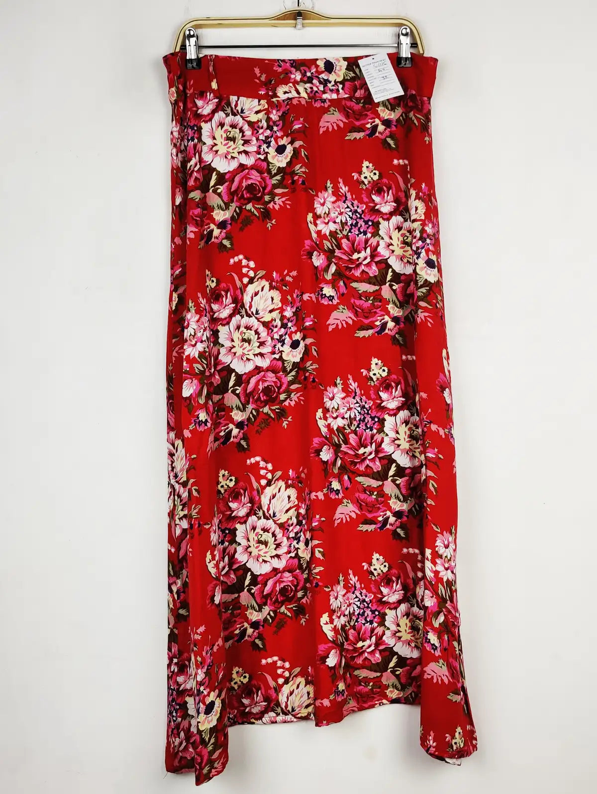 Buy online pre-used pre-loved 100% authentic & Original branded Hot Lava (S-1115) available in Pakistan. Top international brands avilable.