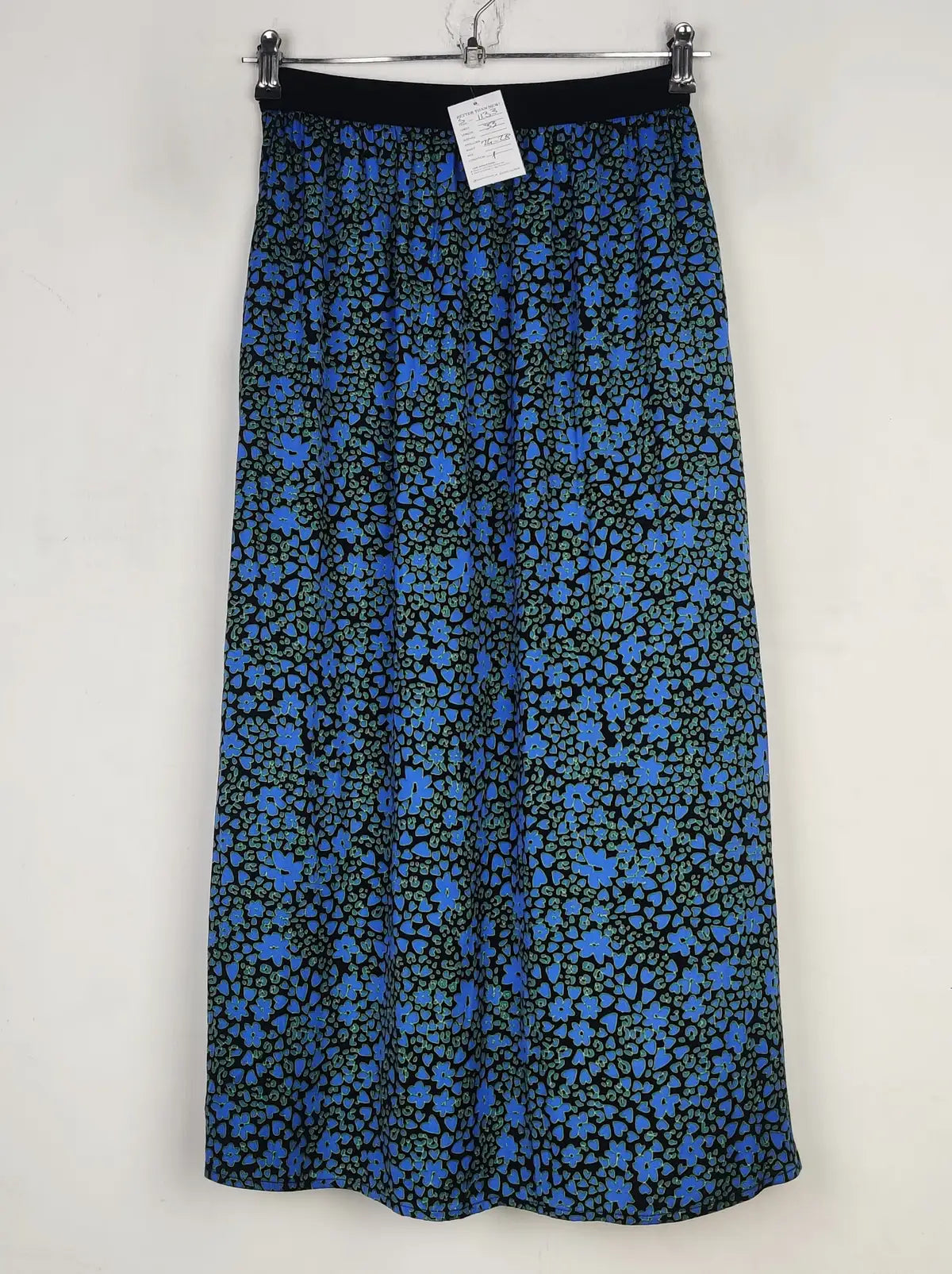 Buy online pre-used pre-loved 100% authentic & Original branded Hush (S-1133) available in Pakistan. Top international brands avilable.