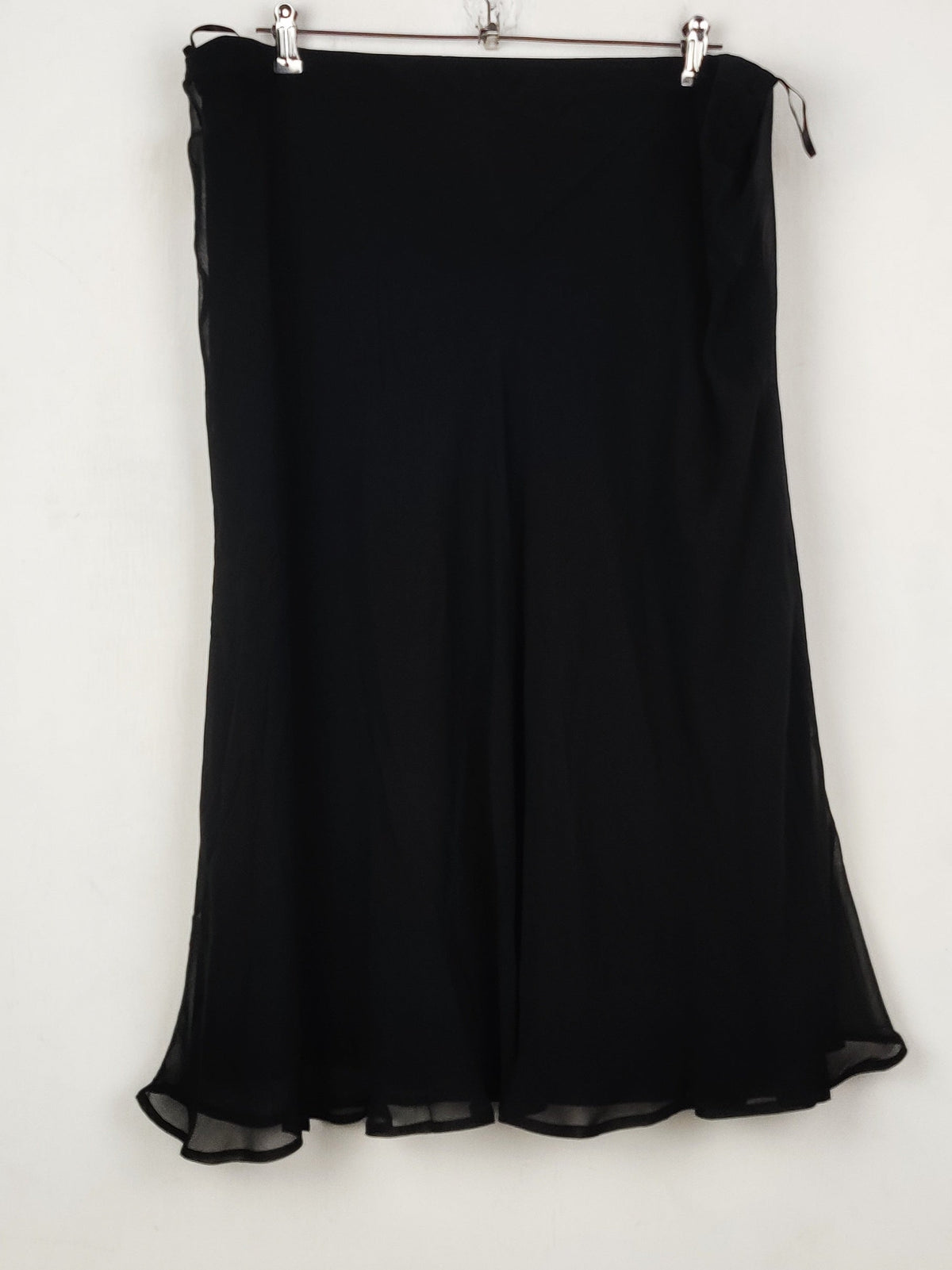 Buy online pre-used pre-loved 100% authentic & Original branded Marks & Spencer (S-1364) available in Pakistan. Top international brands avilable.
