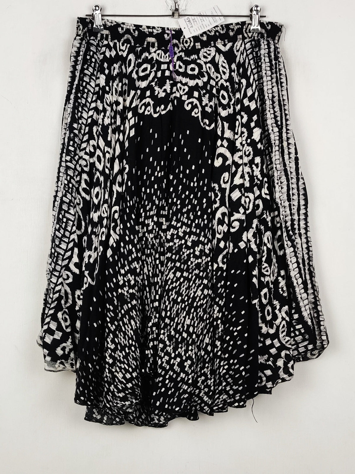 Buy online pre-used pre-loved 100% authentic & Original branded Salma (S-1365) available in Pakistan. Top international brands avilable.