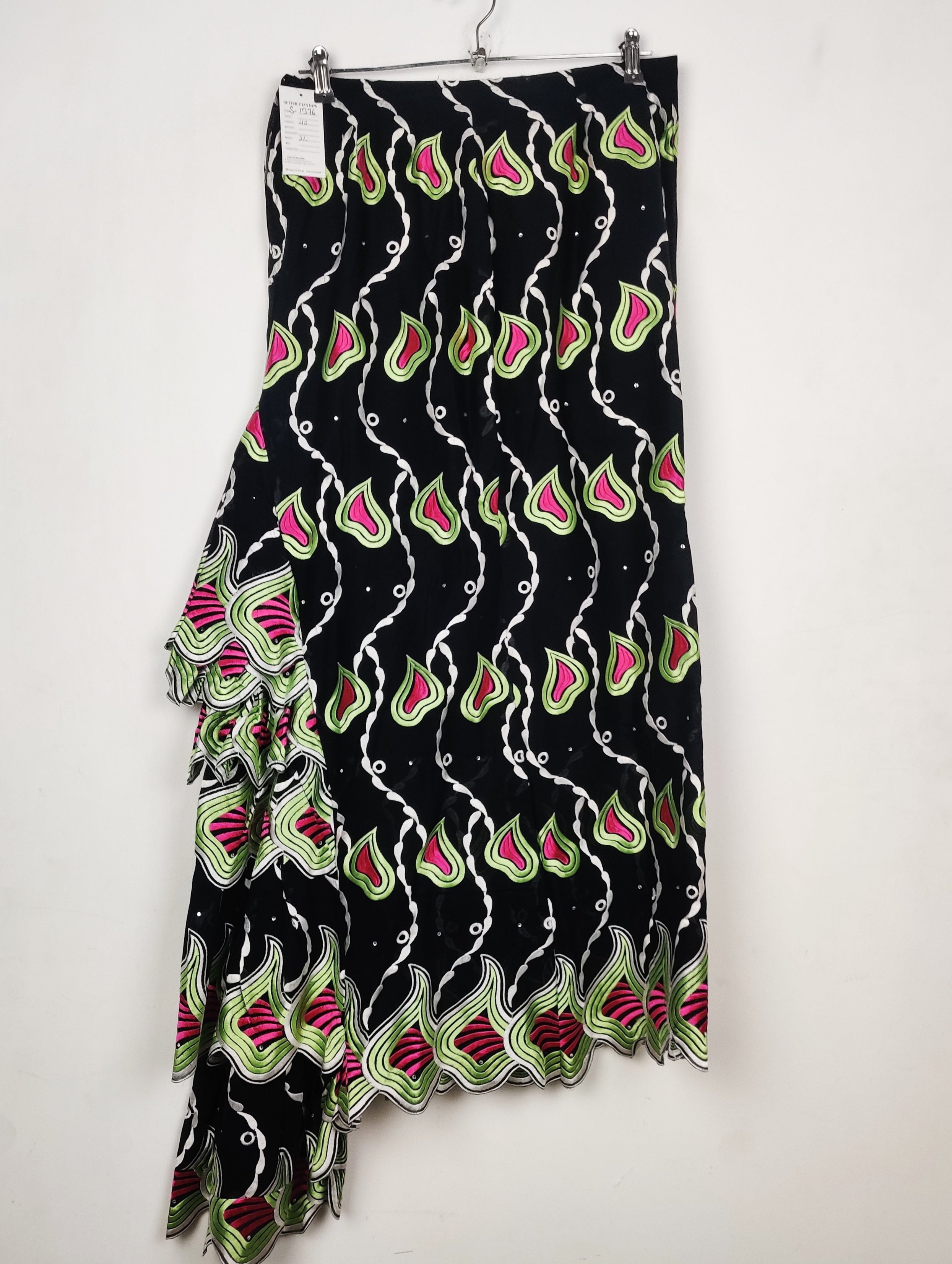 Buy online pre-used pre-loved 100% authentic & Original branded Unknown Brand (S-1376) available in Pakistan. Top international brands avilable.